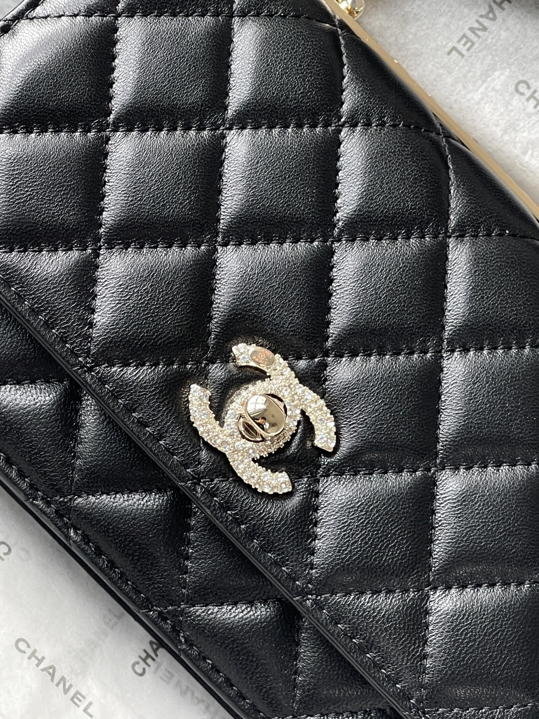 Chanel 25C Lambskin Shoulder Bag with Rhinestone Double-C Clasp - Image 6