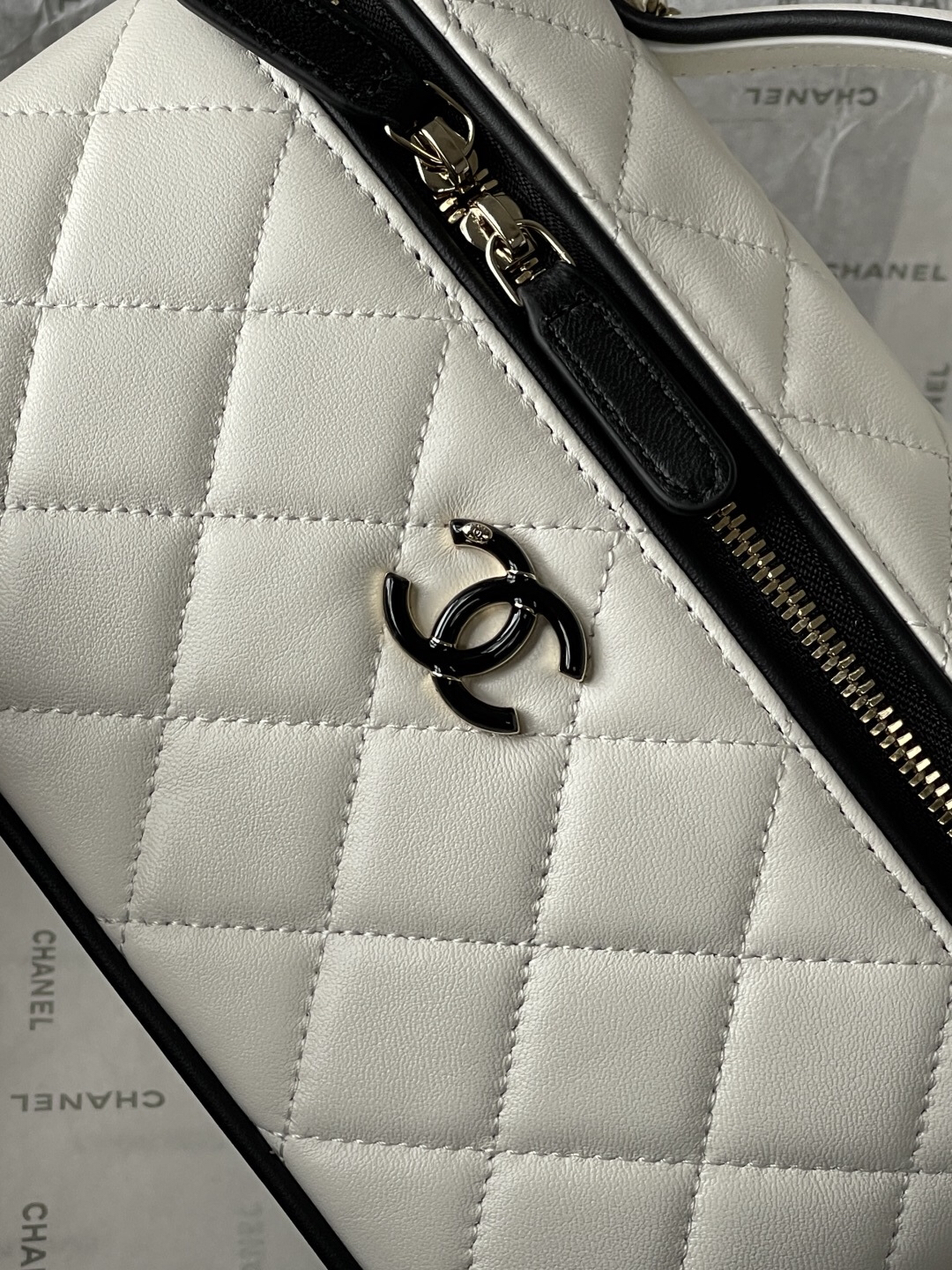 Chanel Panda Motif Small Box Bag - Image 6