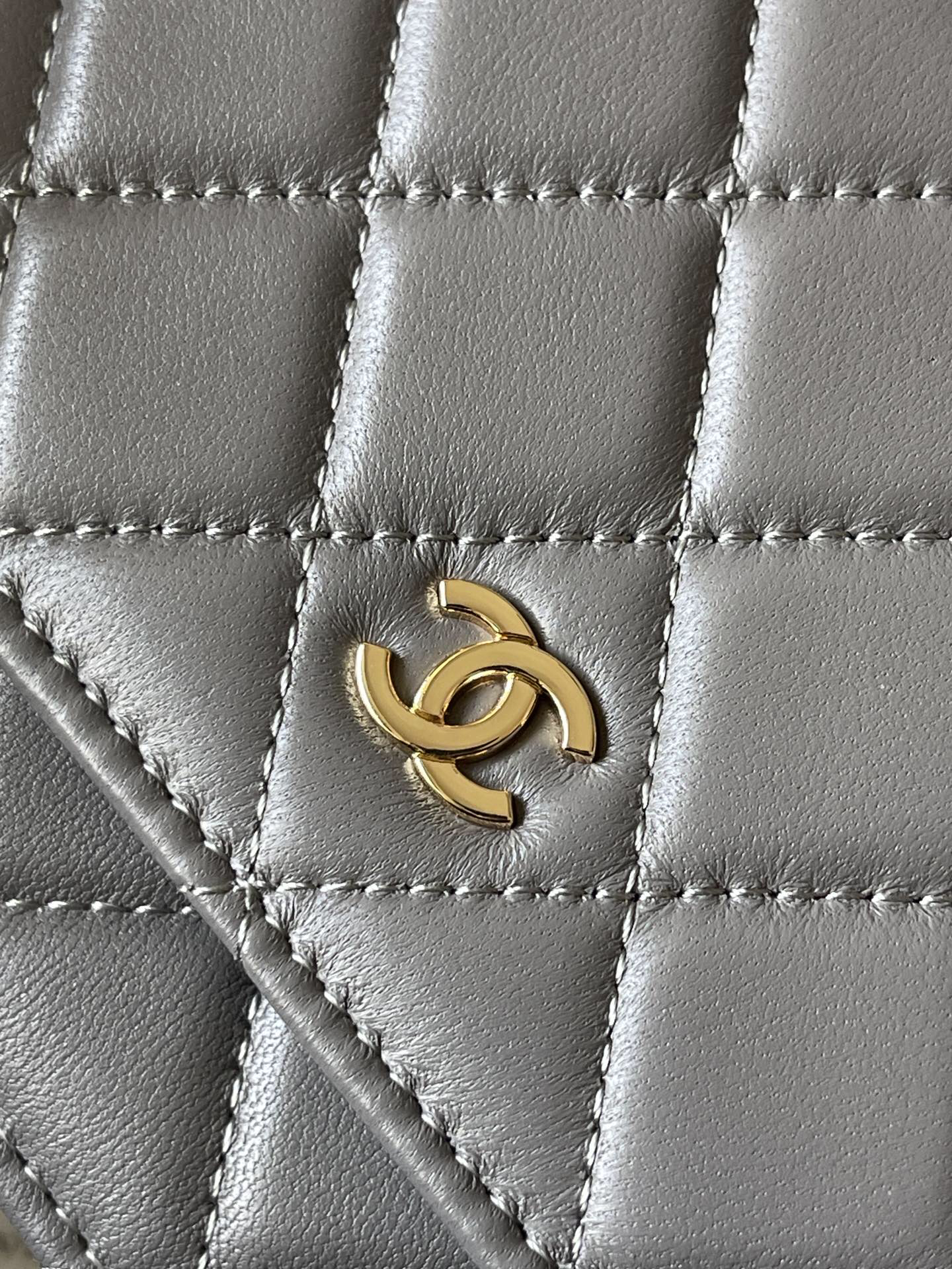 Chanel WOC Lambskin Chain Crossbody Bag - Image 6
