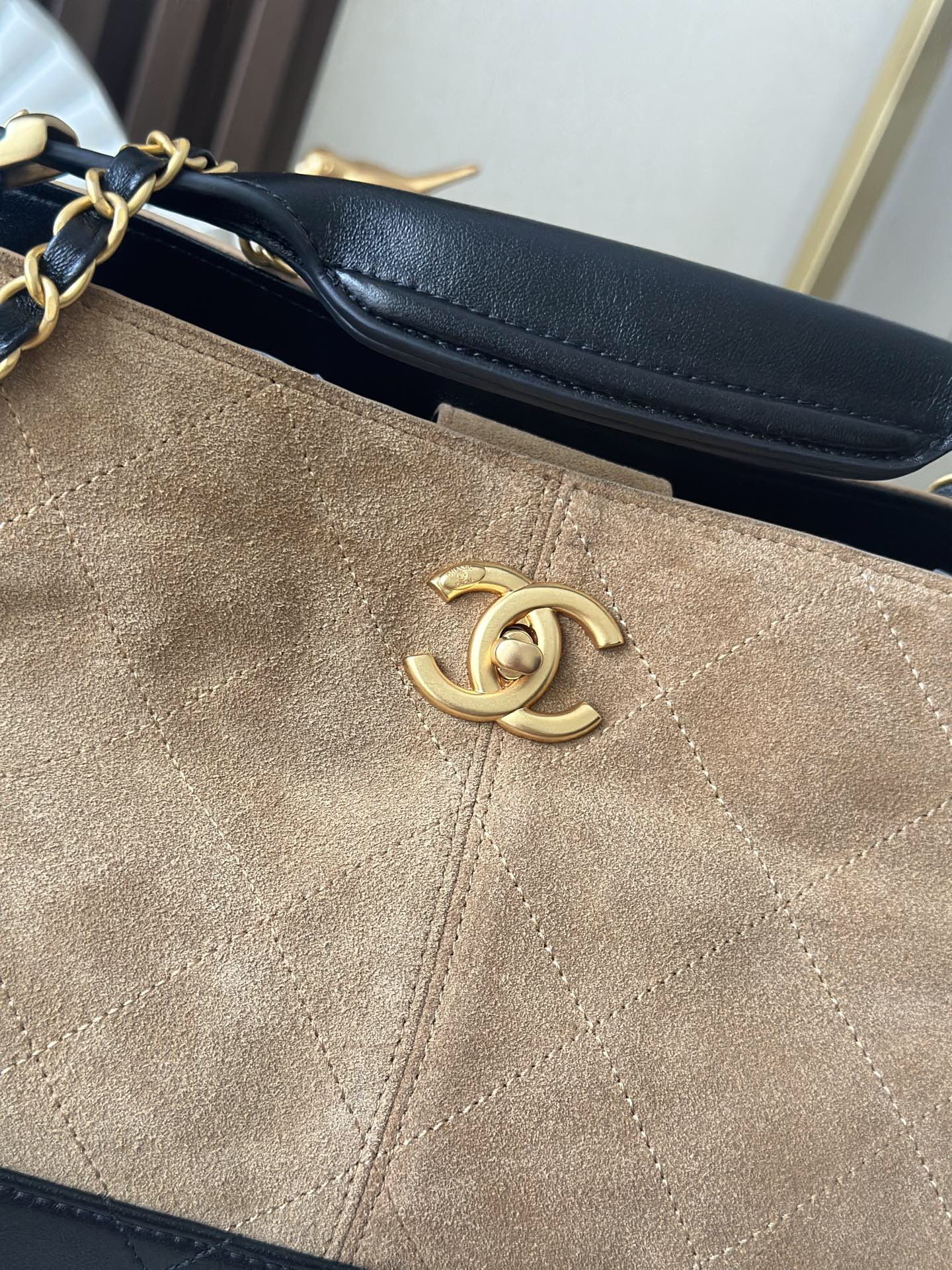 Chanel 25A Handcrafted Suede Handbag - Image 6