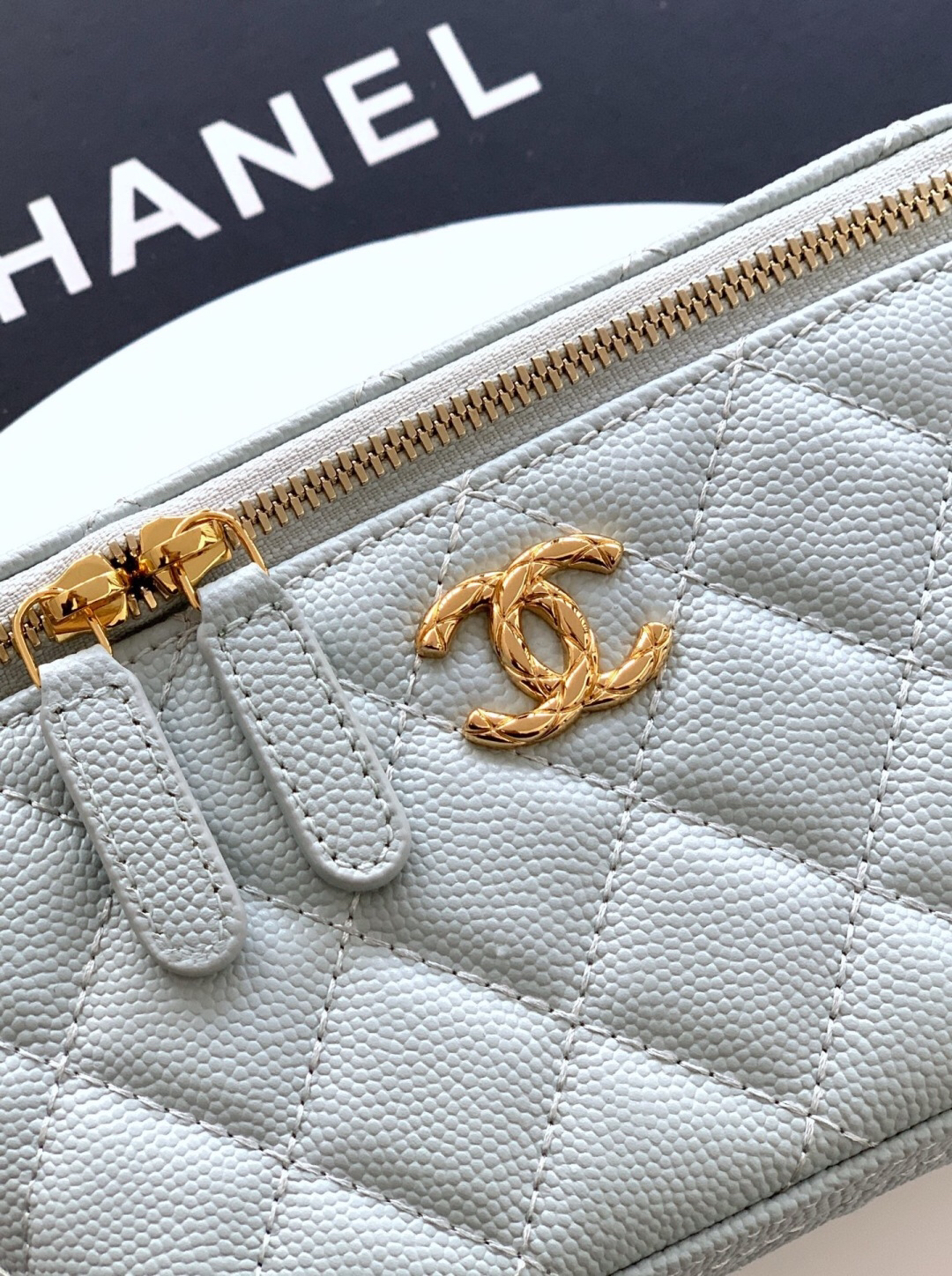 Chanel 26C Chain Crossbody Box Bag AP5039 - Image 6