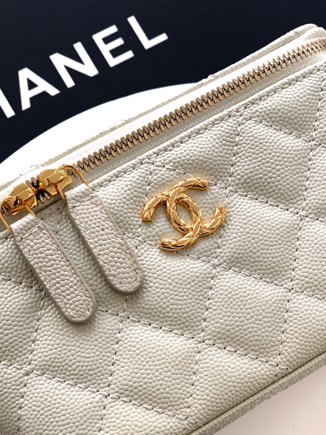Chanel 26C Chain Crossbody Box Bag AP5039 - Image 6