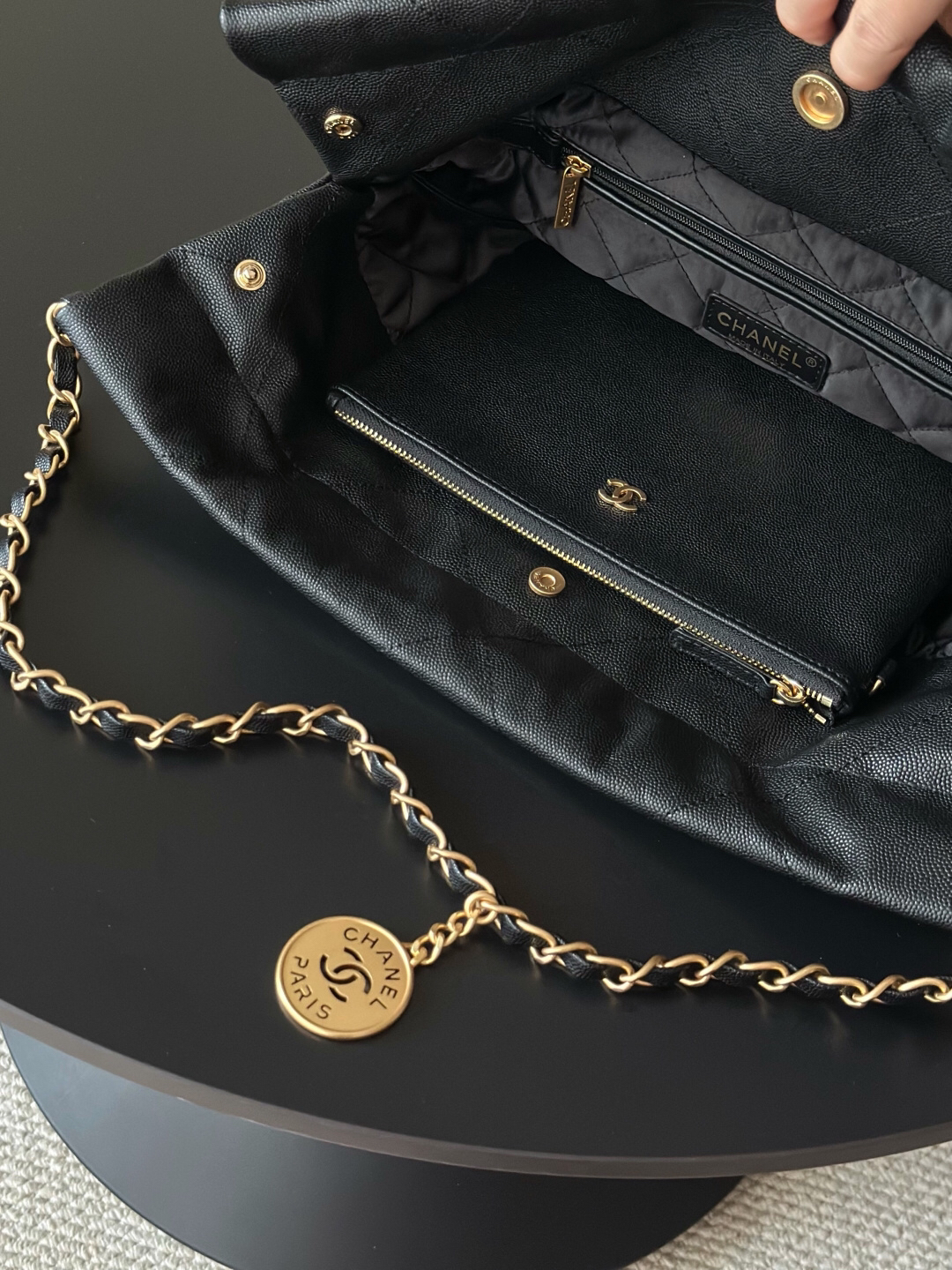 Chanel Calfskin Shoulder Bag - Image 6