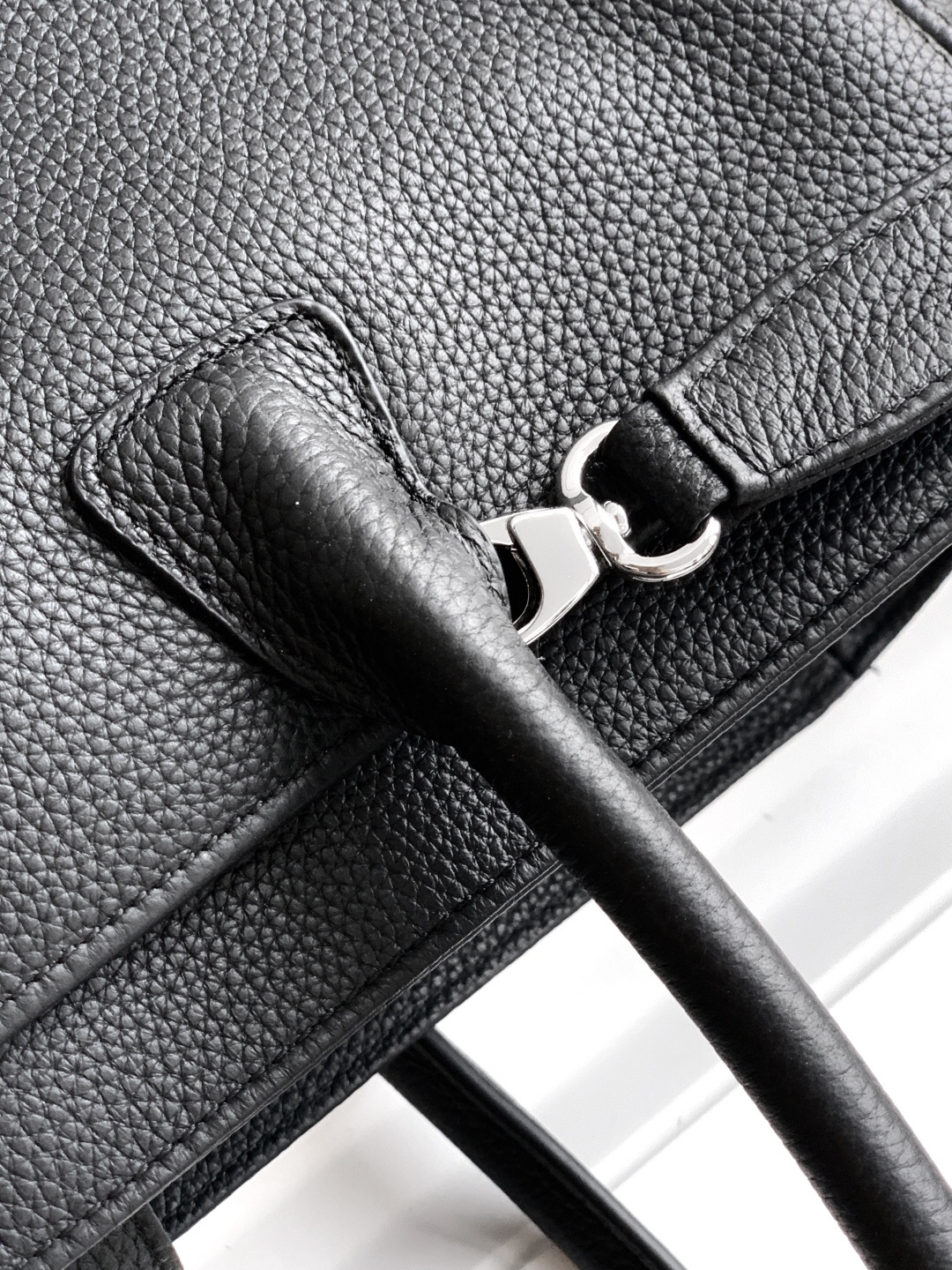 Chanel Cerf Medium Tote Bag - Image 6