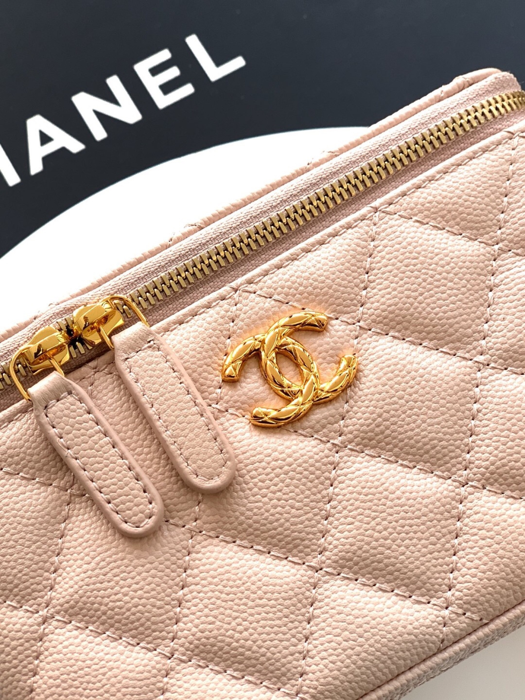 Chanel 26C Leather Chain Crossbody Box Bag - Image 6
