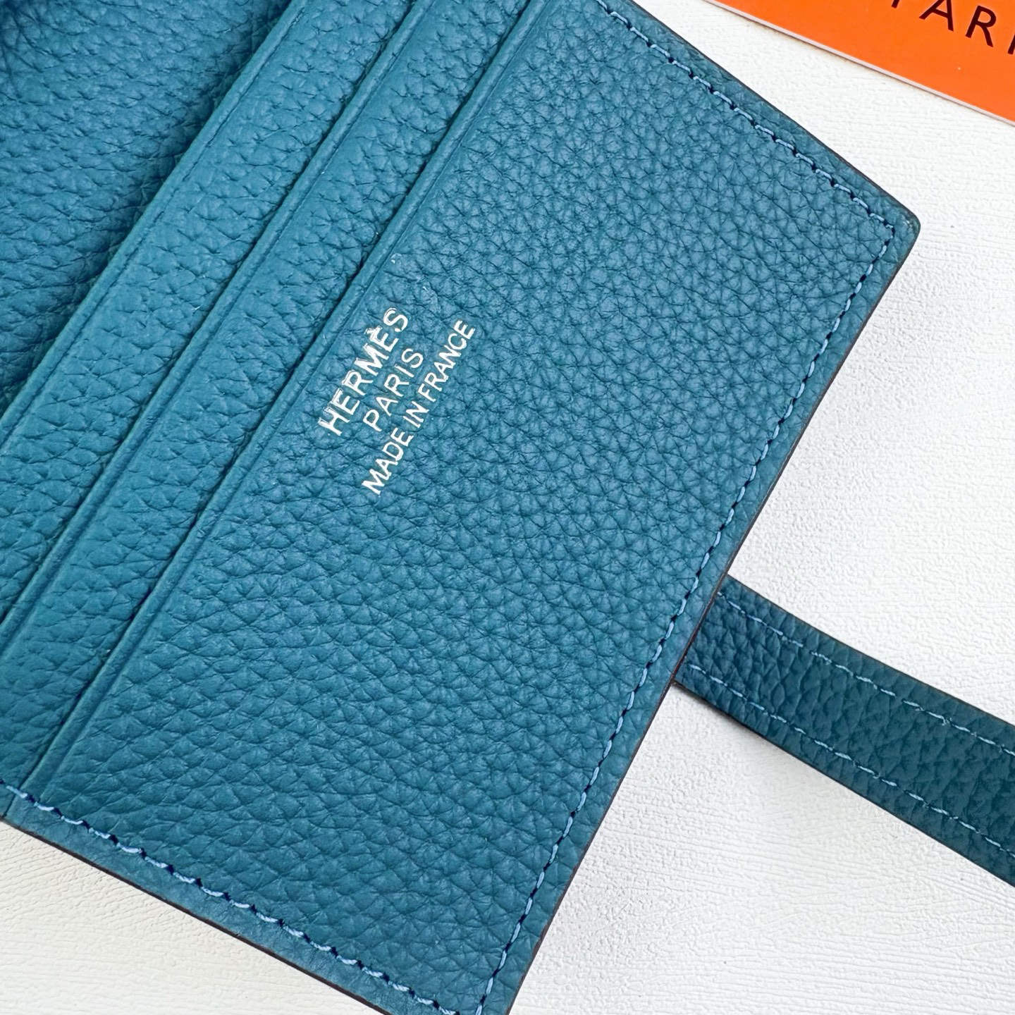 Hermès Togo Calfskin Card Holder with H-Clasp - Image 6