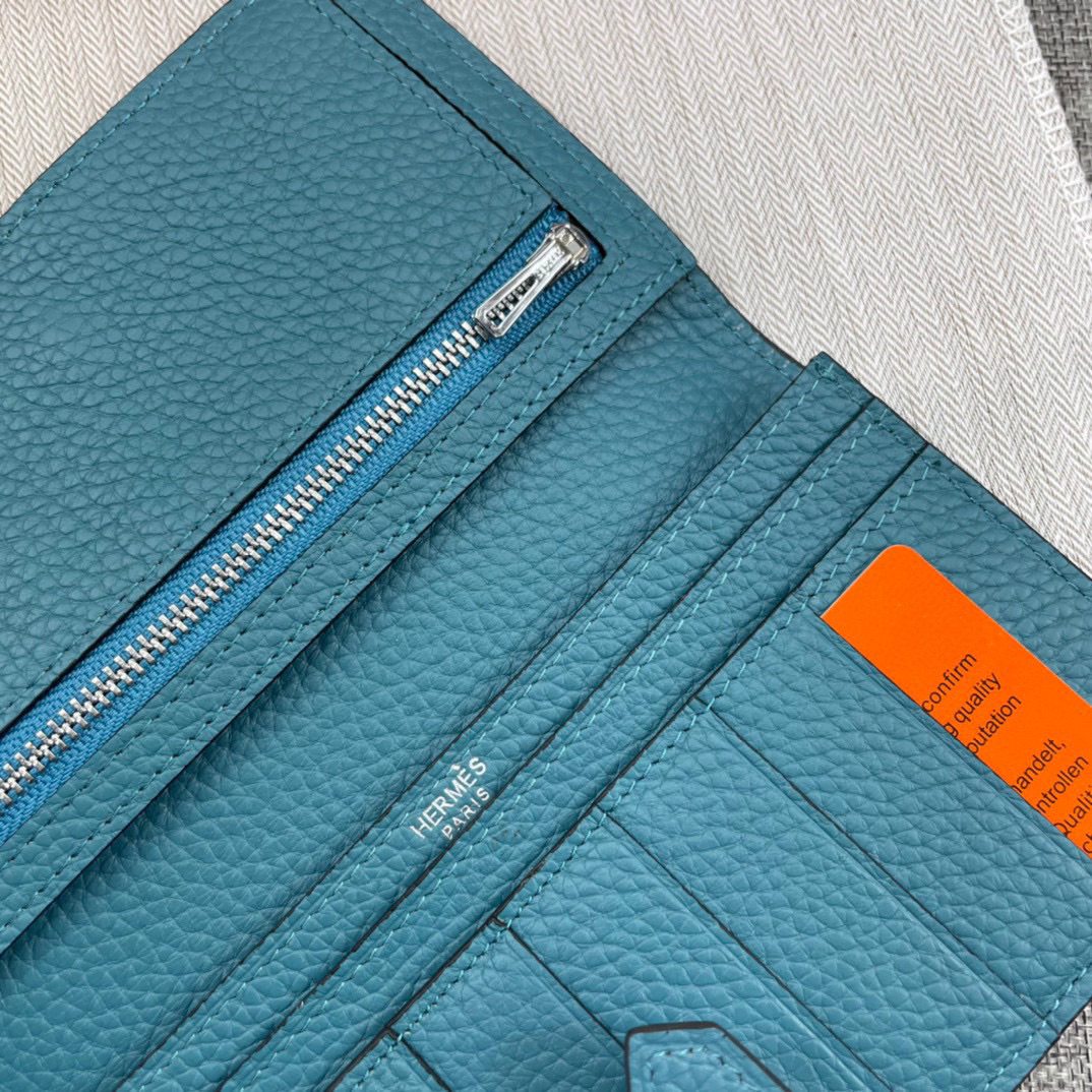 Hermes Women's Leather Zip Wallet - Image 6
