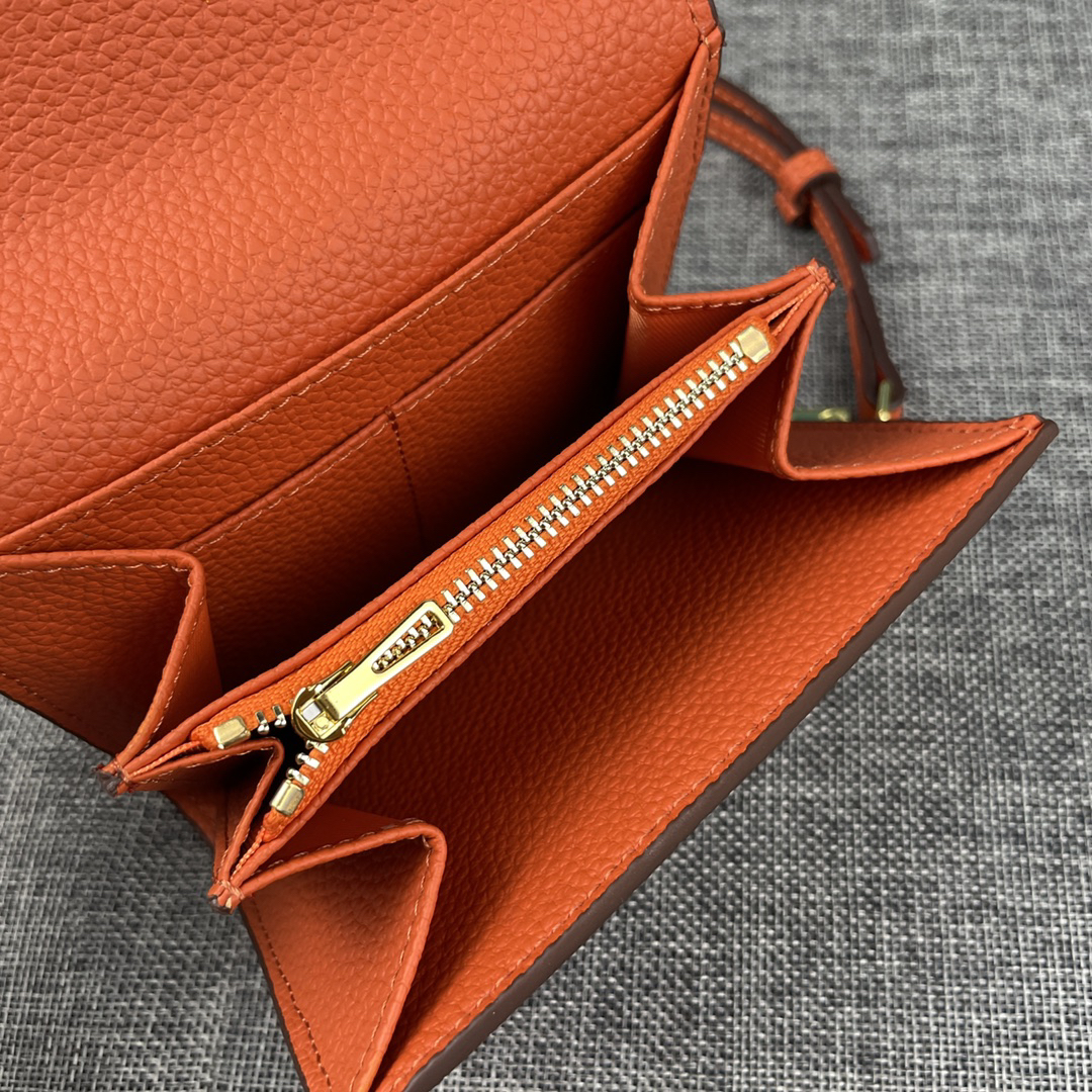Hermès Constance Leather Shoulder Bag - Image 6