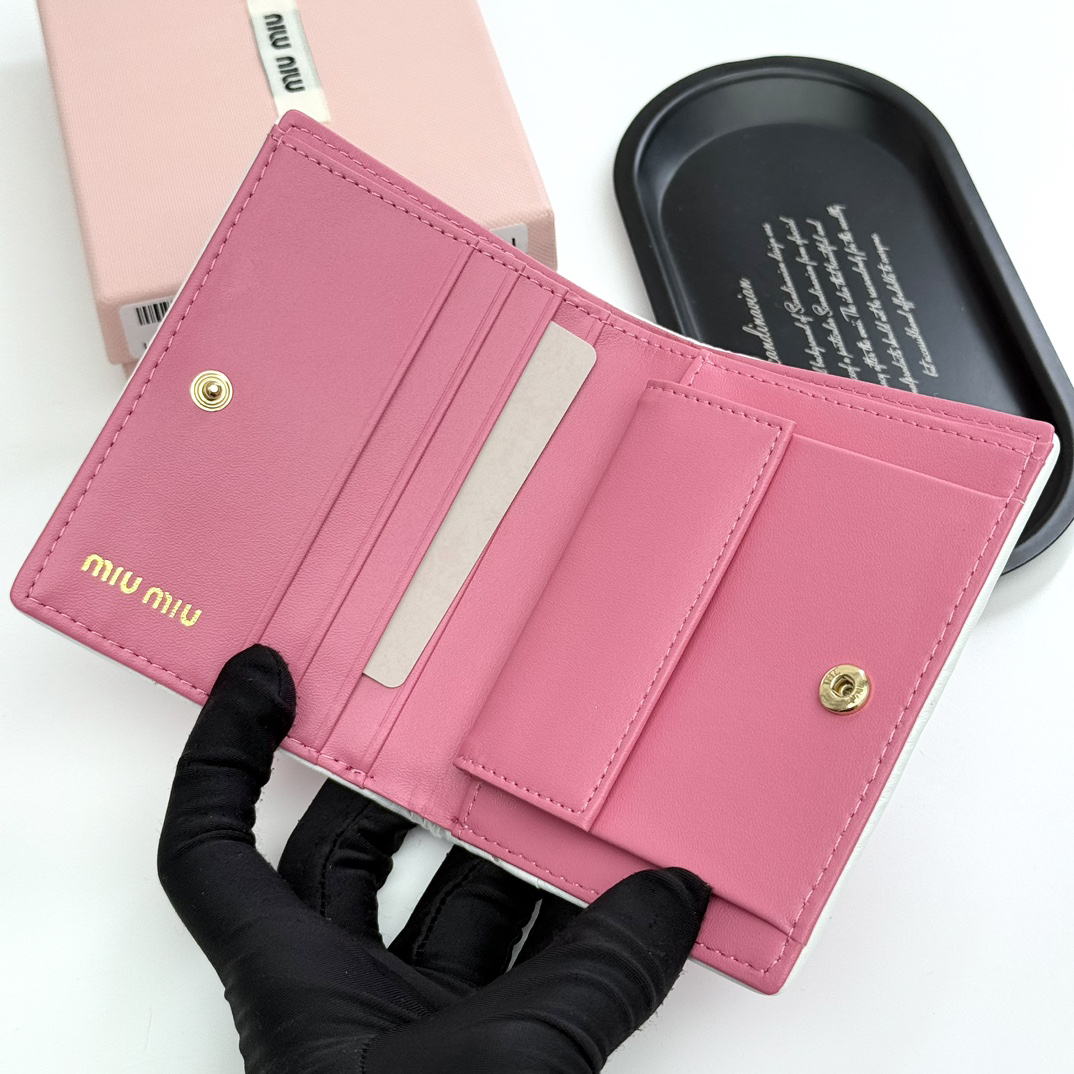 Miu Miu Matelasse Lambskin Wallet - Image 6