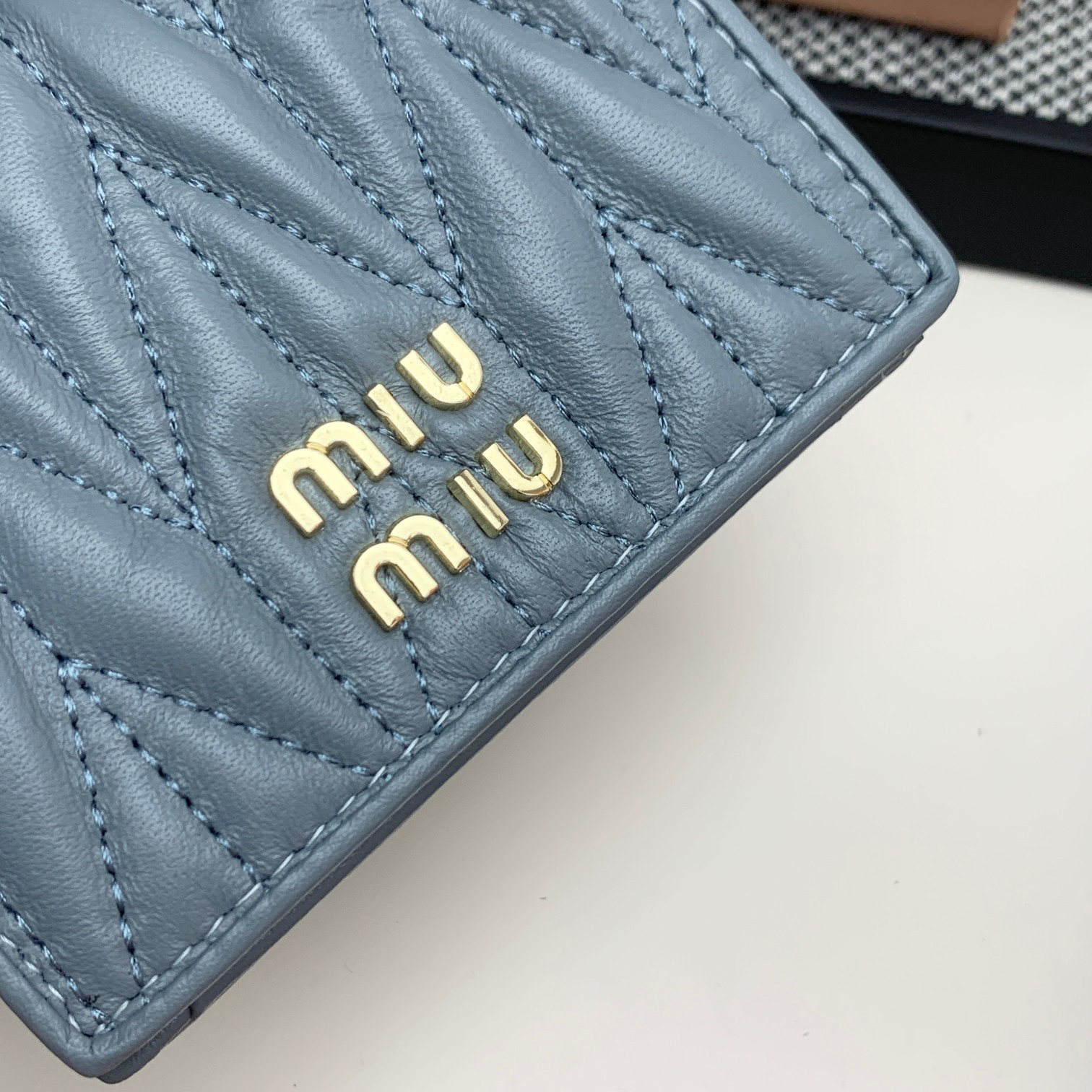 Miu Miu Leather Multi-Compartment Coin Purse - Image 6