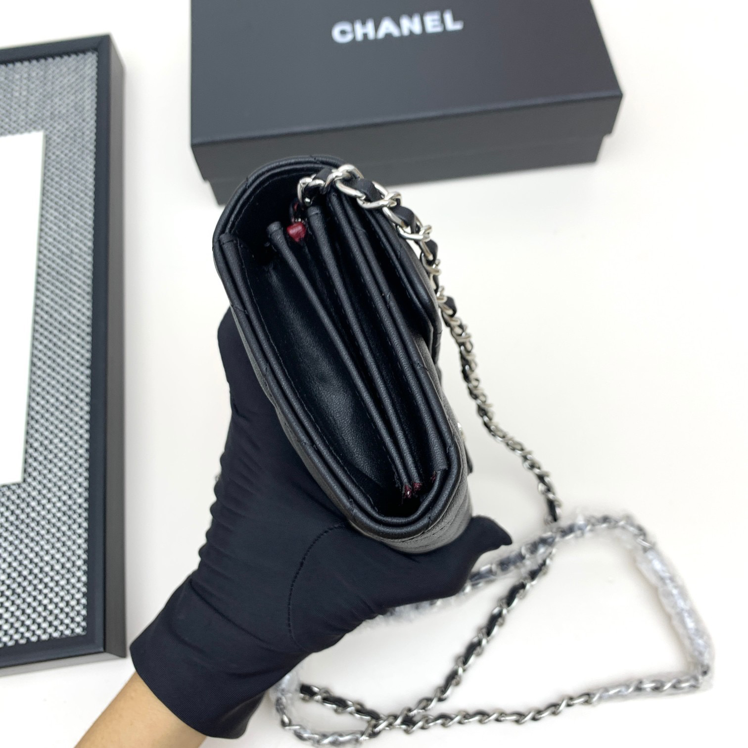 Chanel Chain-Detail Shoulder Crossbody Bag - Image 6
