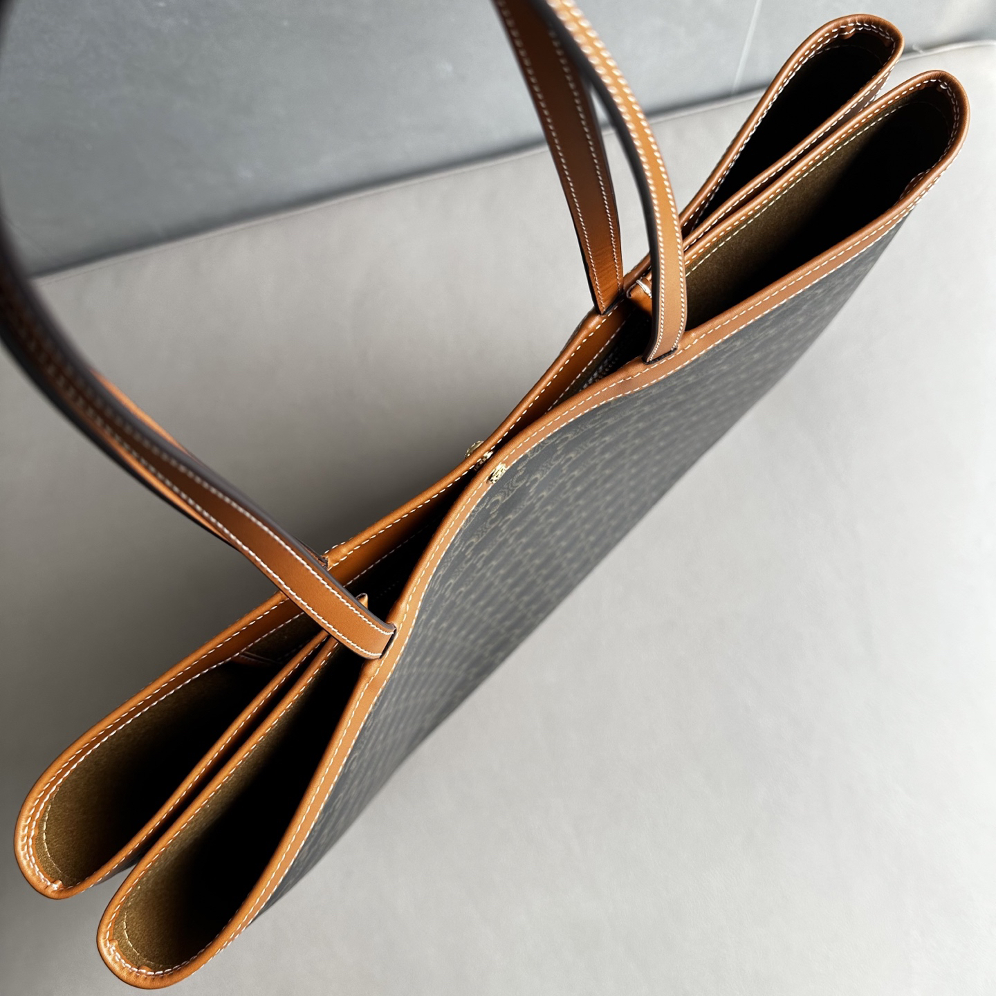 FLAT SHOER Logo-Print Leather Tote Bag - Image 6