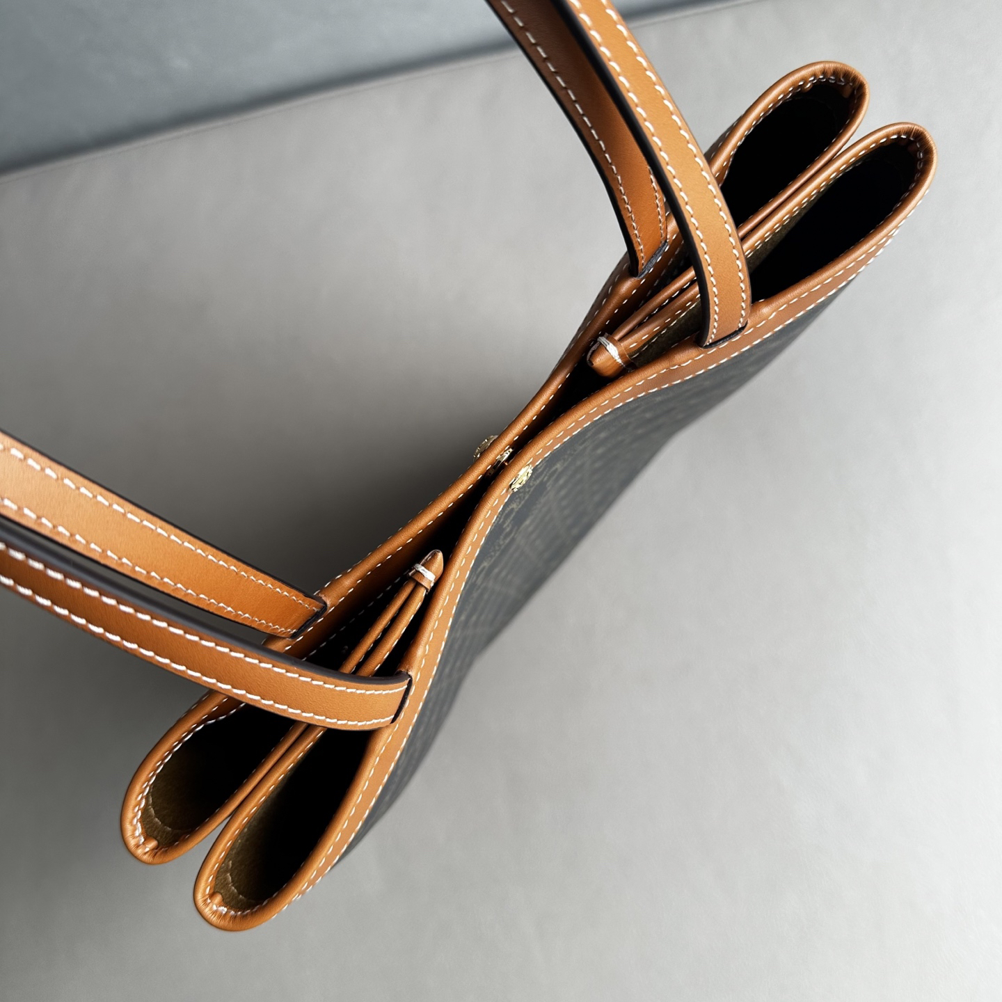 FLAT SHOER Logo-Print Leather Tote Bag - Image 6