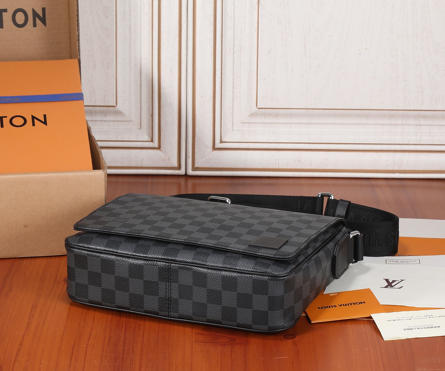 Louis Vuitton District Small Messenger Bag in Damier Graphite - Image 7