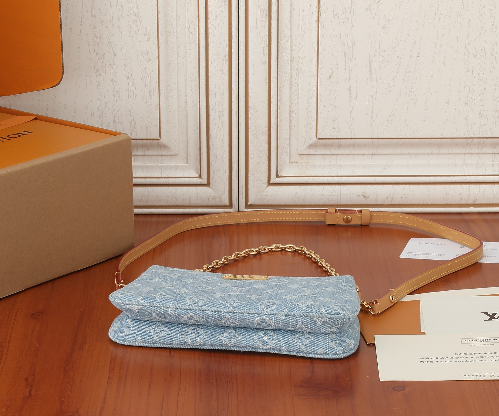 Louis Vuitton Liv Pochette M83532 - Image 7