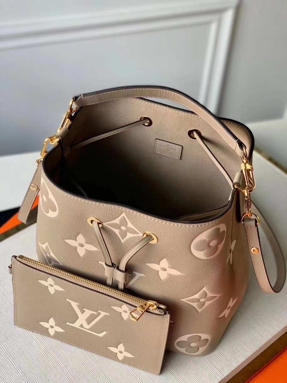 Louis Vuitton NeoNoe Medium Bucket Bag - Image 7