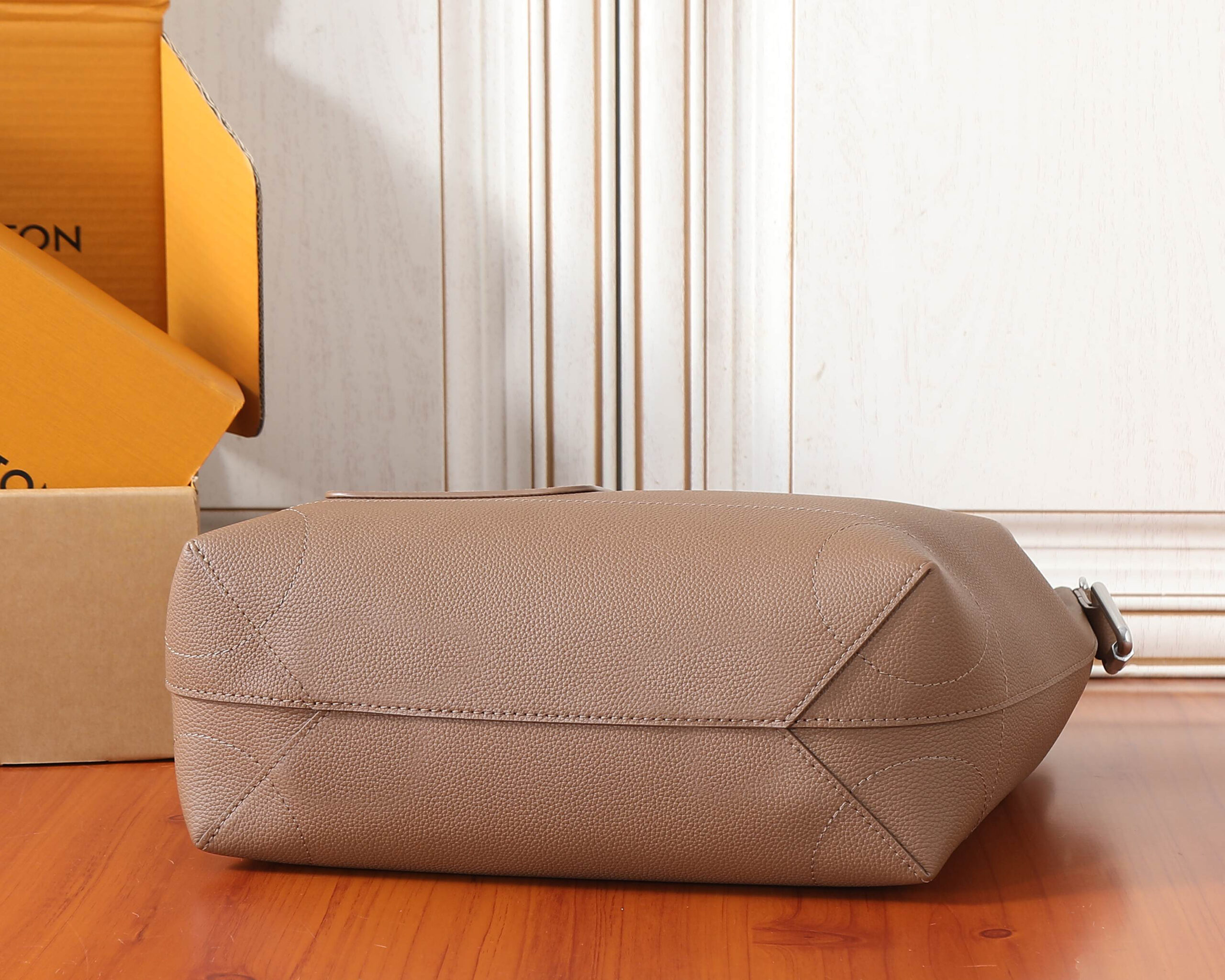Louis Vuitton Steamer 30 Handbag in LV Touch Leather - Image 7
