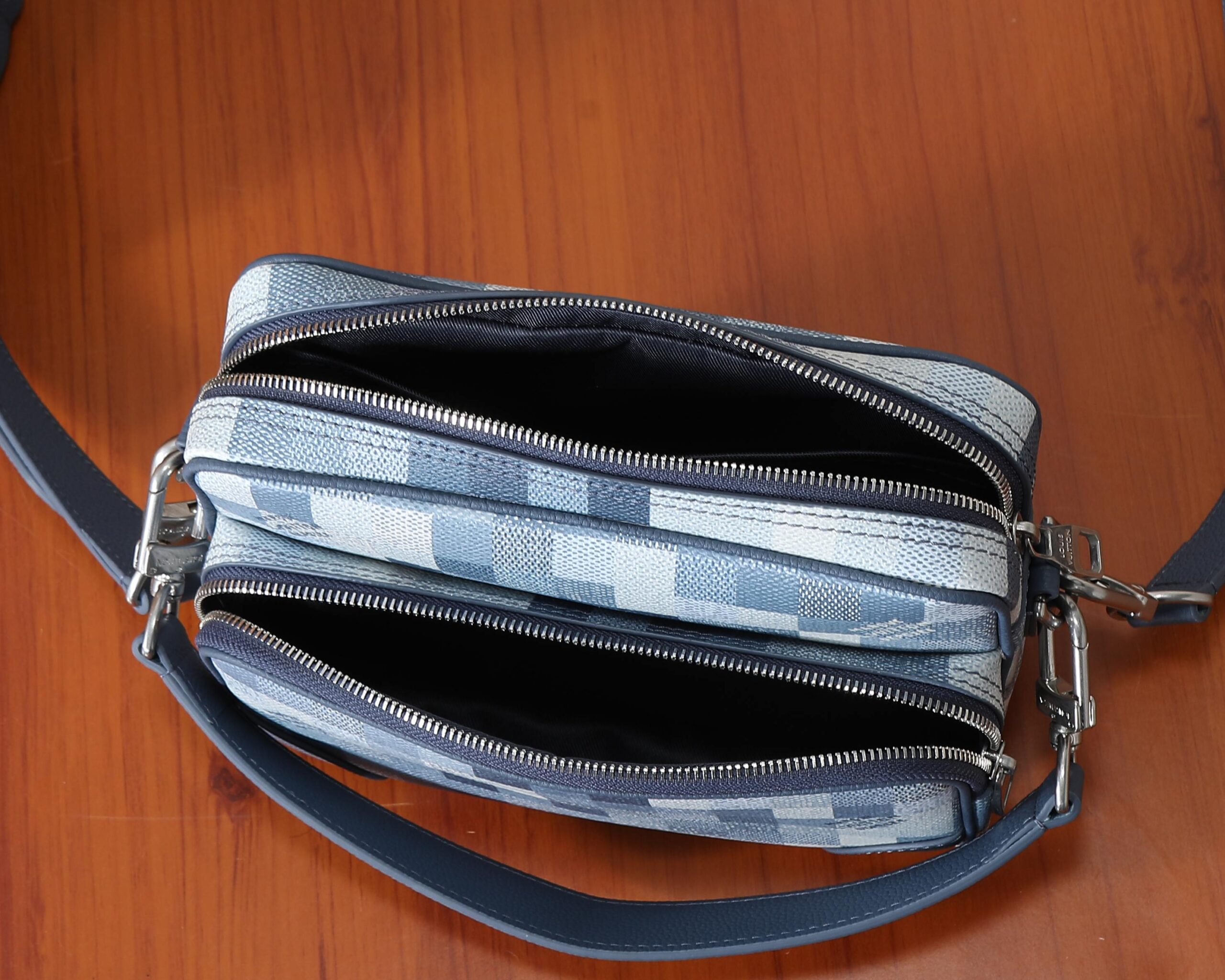 Louis Vuitton Damoflage M28606 Crossbody Bag - Image 7