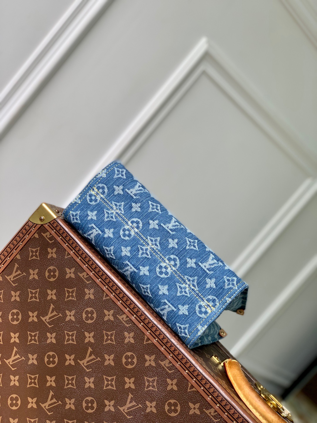Louis Vuitton OnTheGo Small Handbag M14633 - Image 7