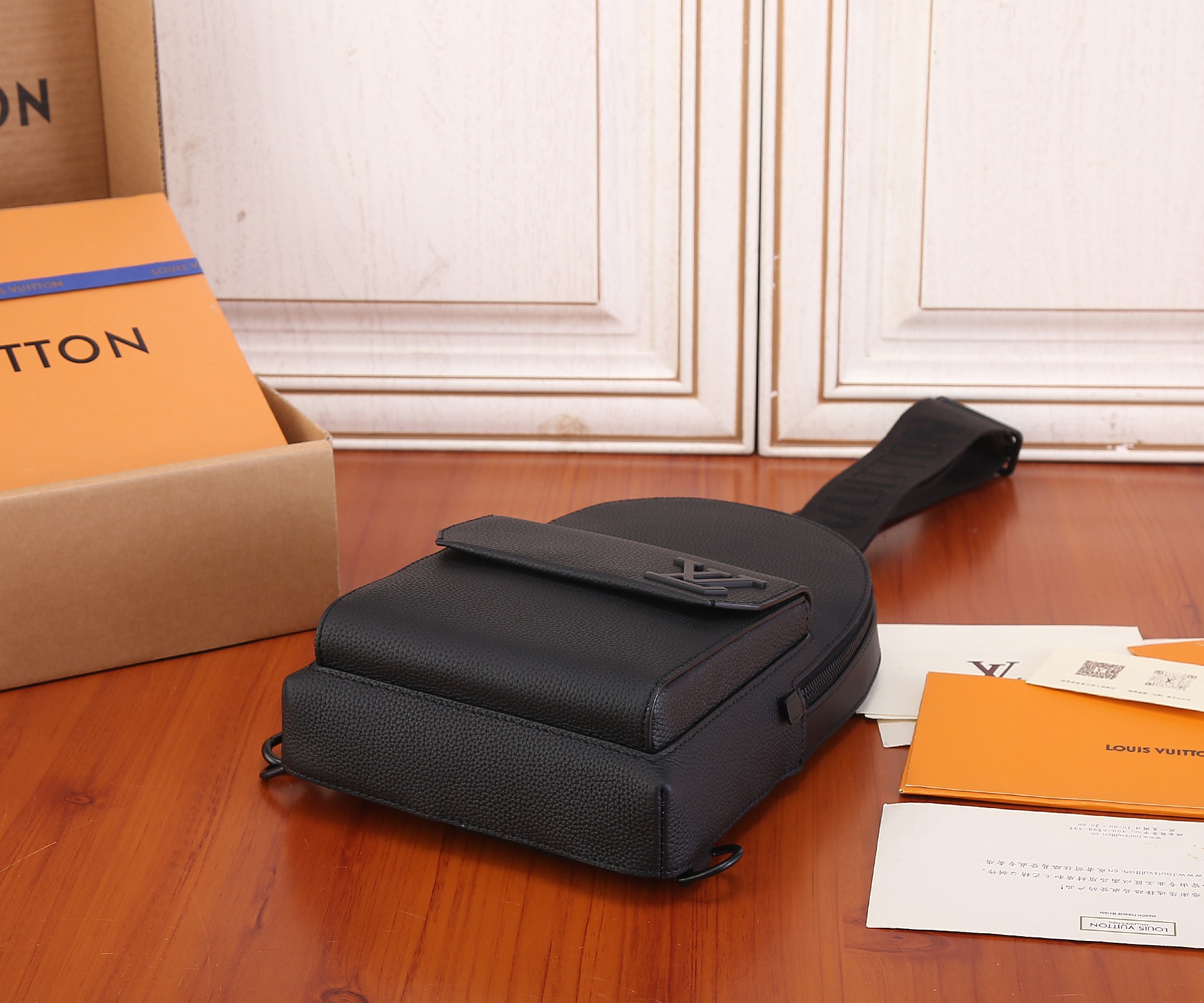 Pilot Shoulder Bag - Image 7