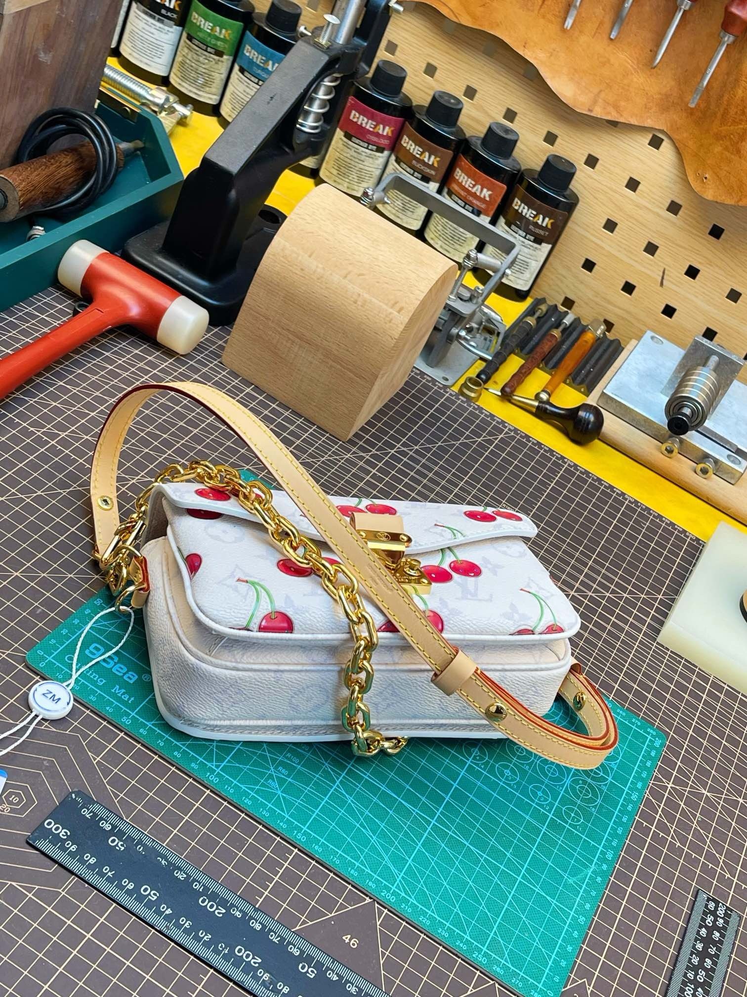 Louis Vuitton Pochette Métis East West Monogram Cherry Shoulder Bag - Image 7