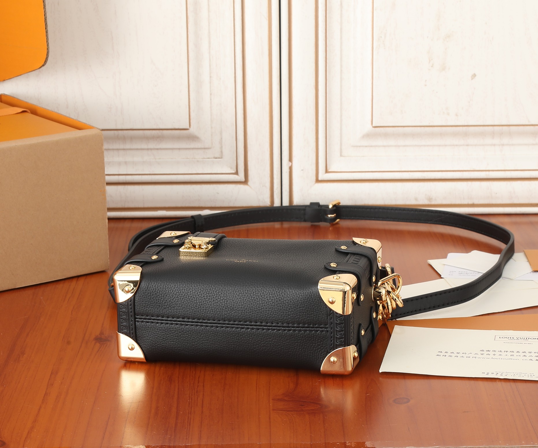 Side Trunk Small Handbag - Image 7