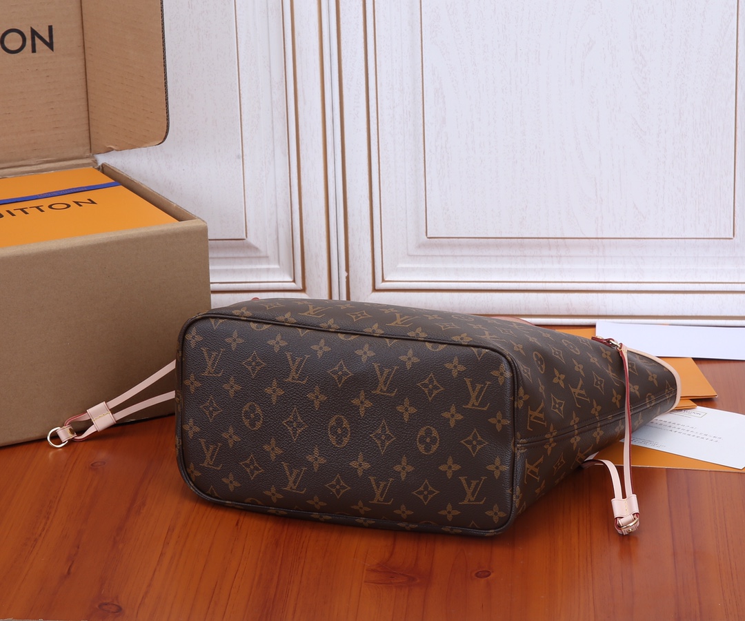 Louis Vuitton Neverfull Classic Handbag - Image 7