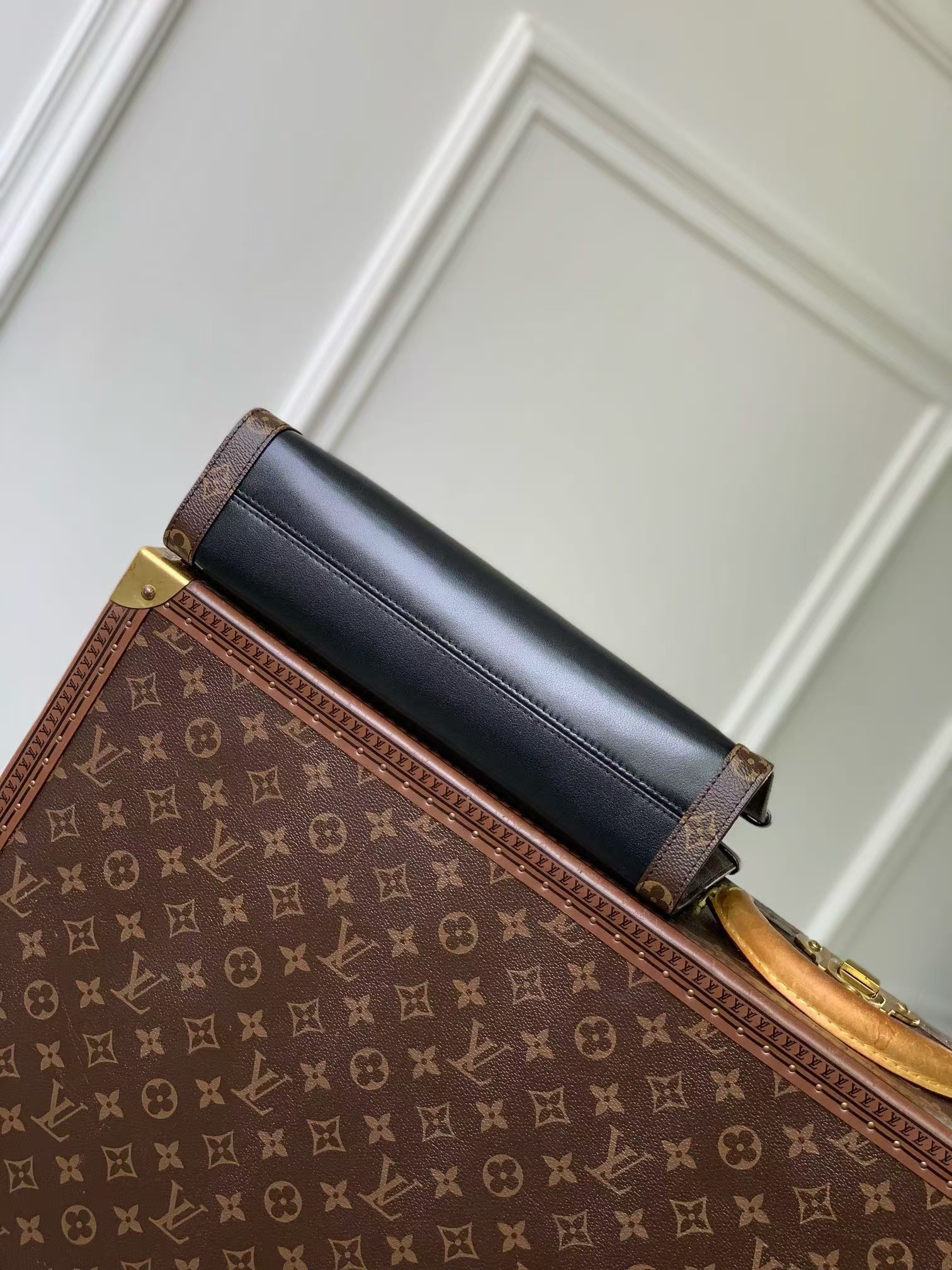 Louis Vuitton Nova Small Handbag M13140 - Image 7