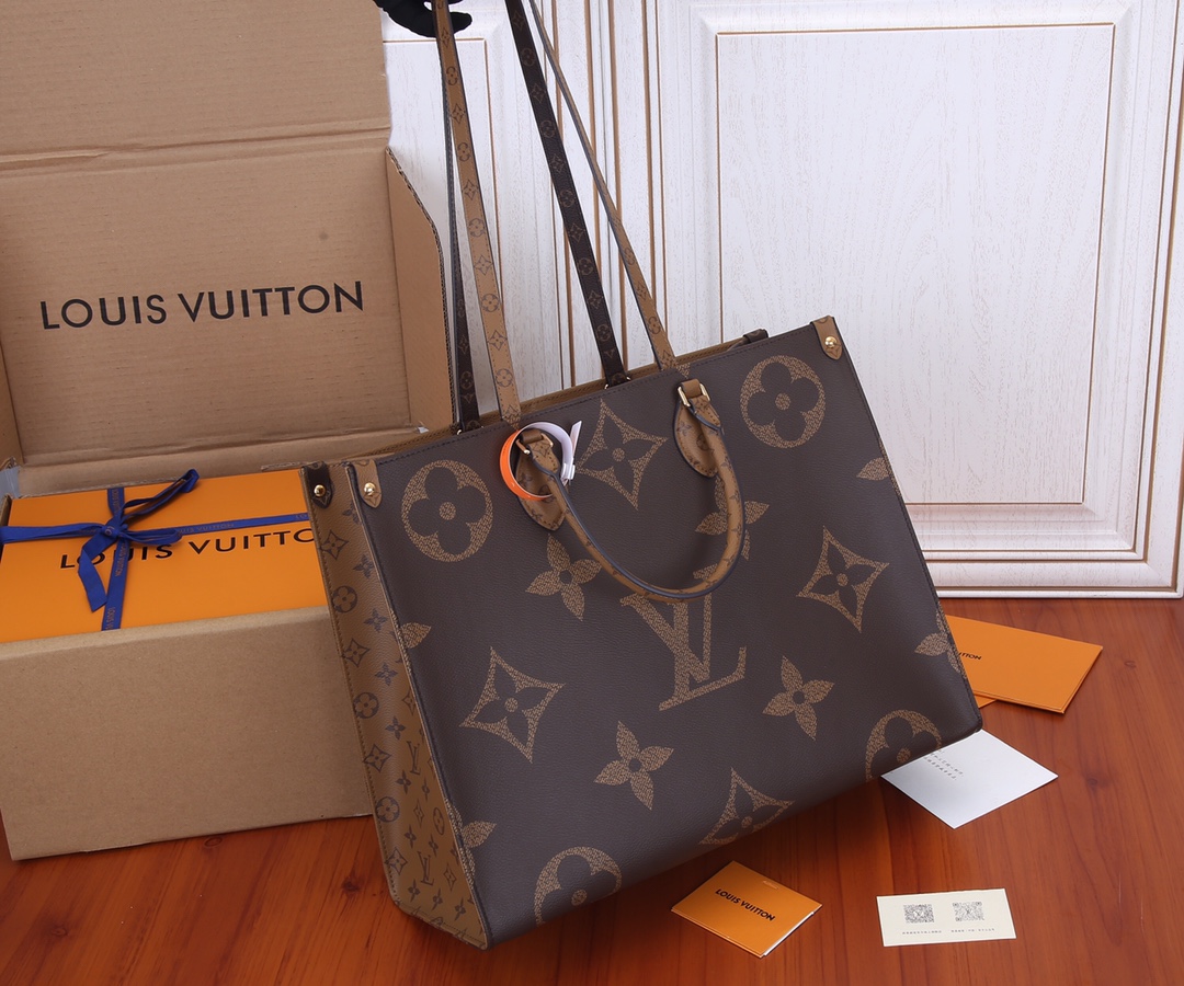 Louis Vuitton Onthego Tote Bag in Monogram Giant Canvas - Image 7