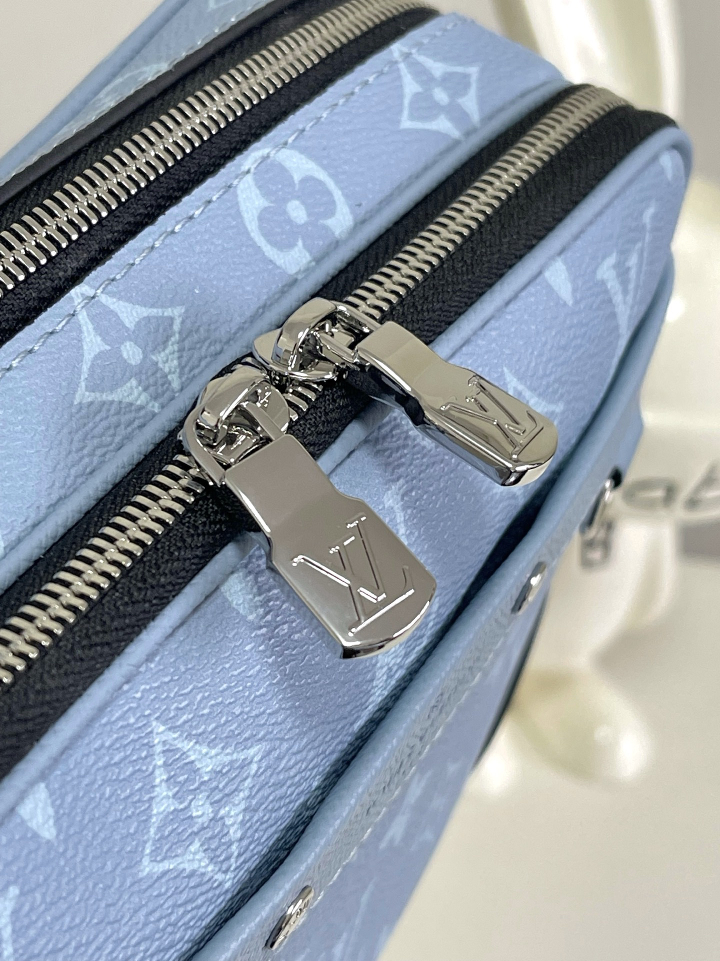 Louis Vuitton Alpha Messenger Bag - Image 7