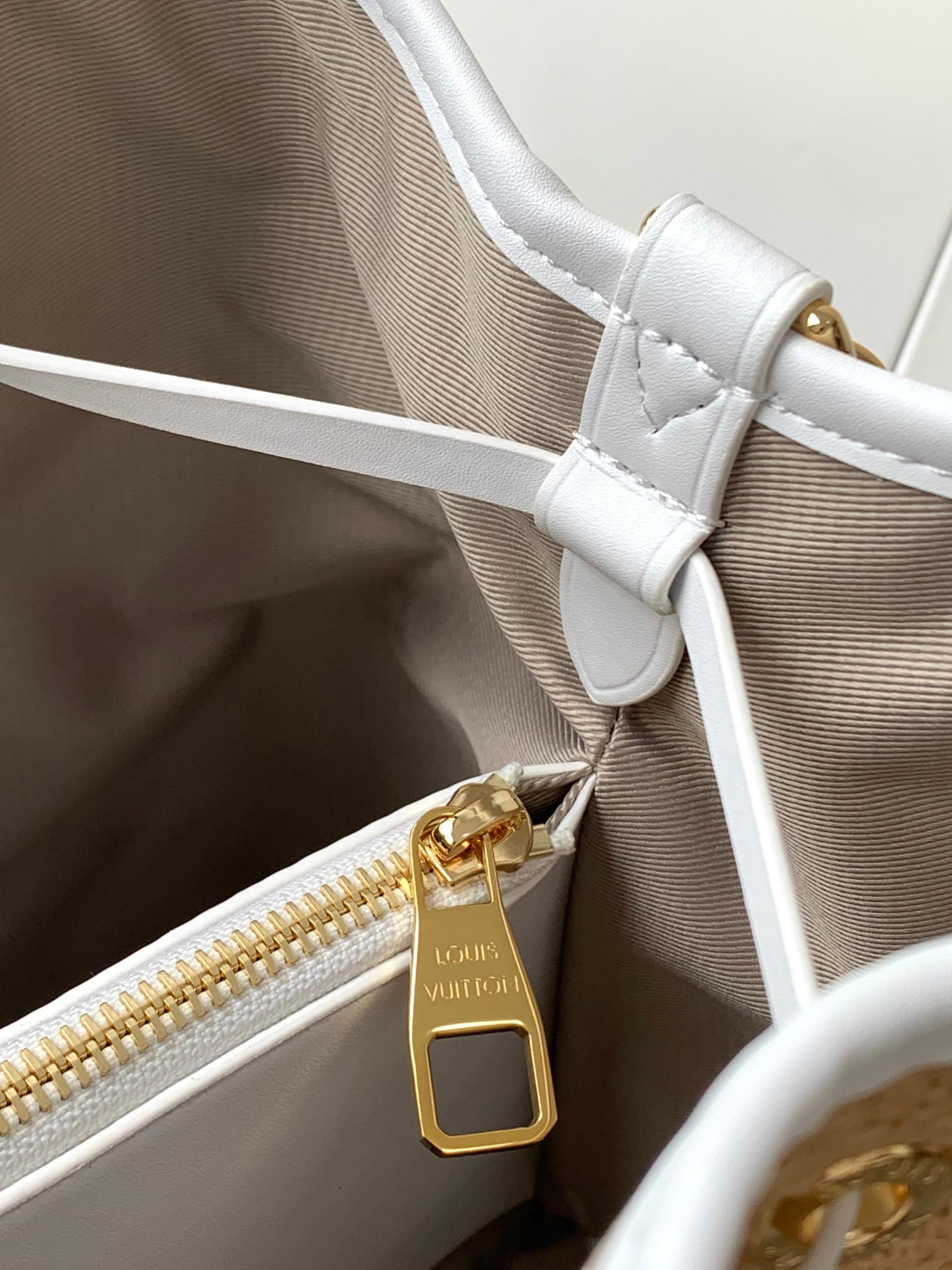 Louis Vuitton M23080 Bucket Bag - Image 7