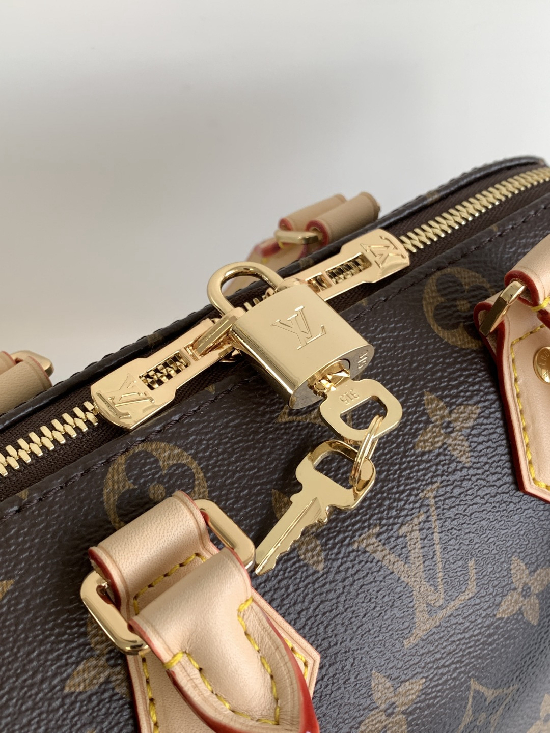 Louis Vuitton Speedy Bandouliere 30 Leather Shoulder Bag - Image 7