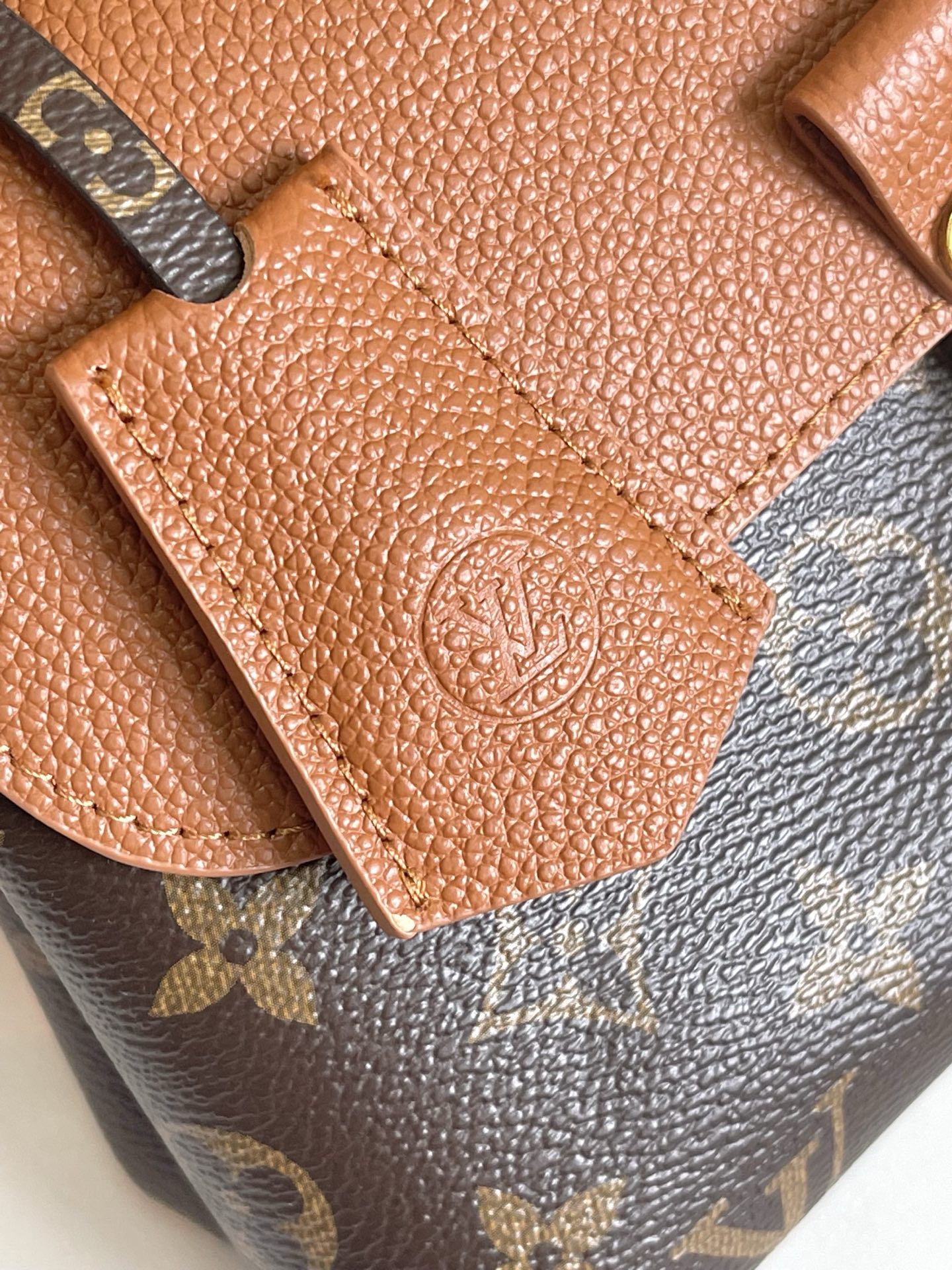 Louis Vuitton Madeleine BB Monogram Shoulder Bag - Image 7