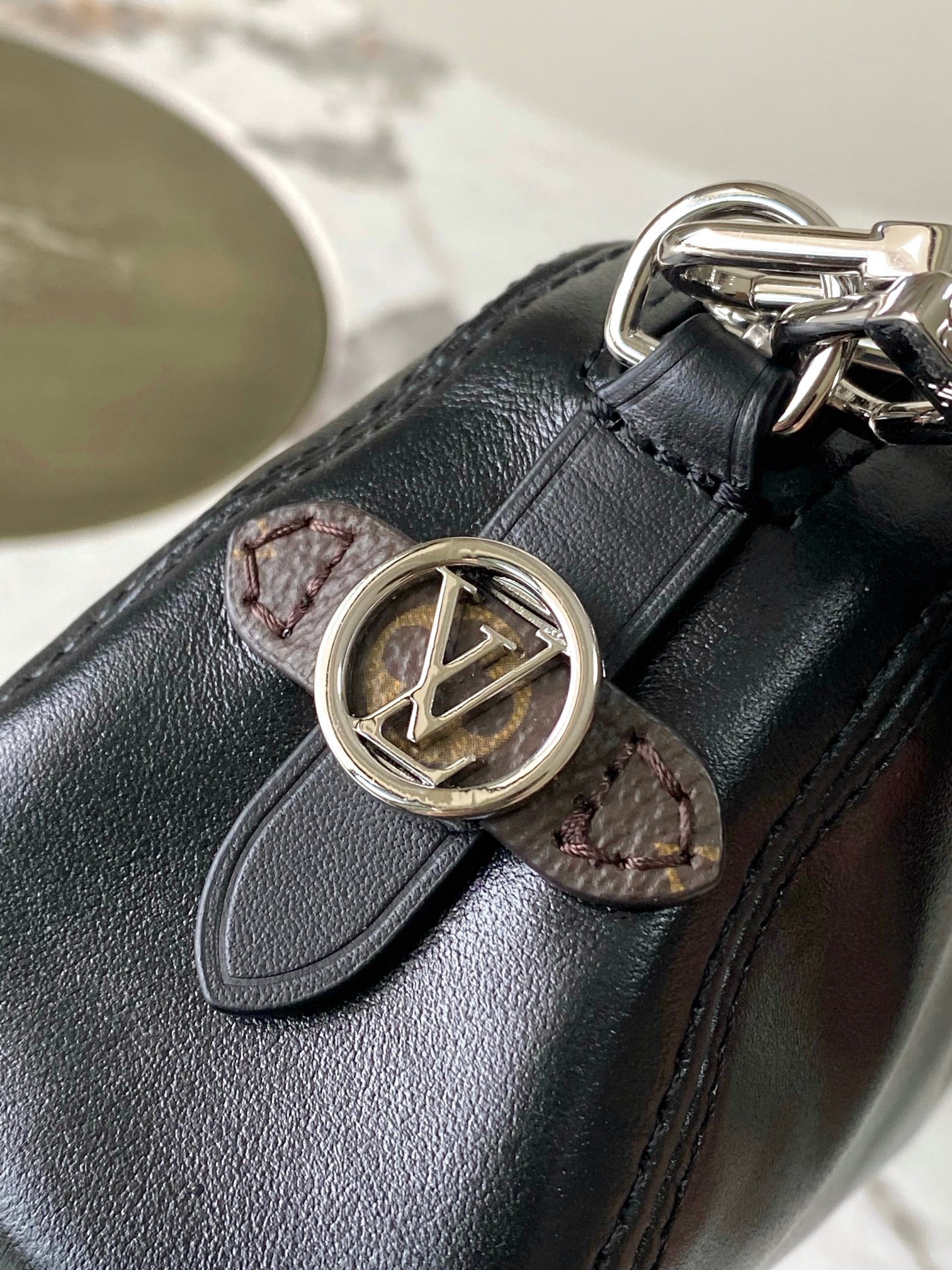 Louis Vuitton Pochette Vibe Crossbody Bag - Image 7