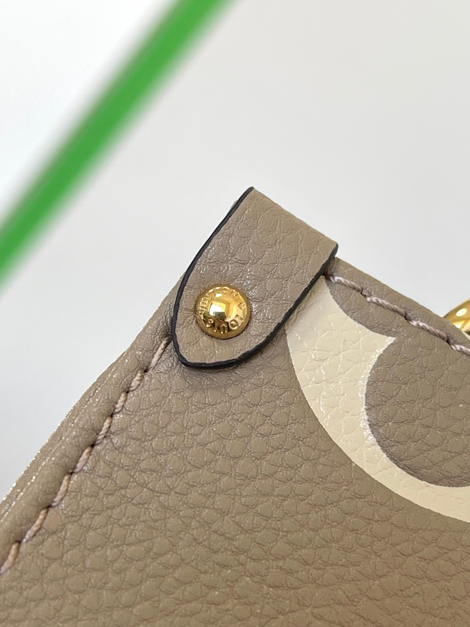 Louis Vuitton OnTheGo Small Handbag in Giant Monogram Leather - Image 7