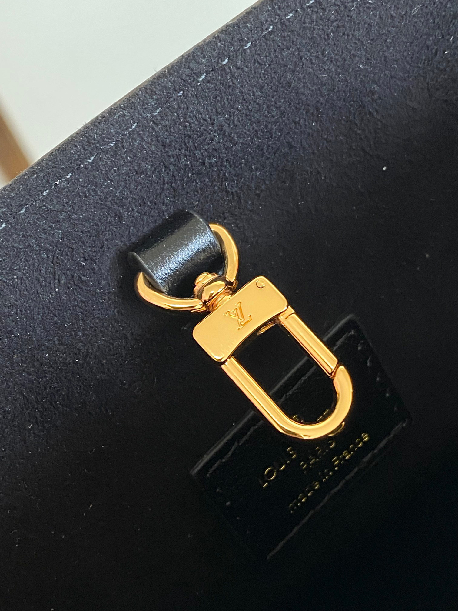 Louis Vuitton Nova Medium Shoulder Bag - Image 7