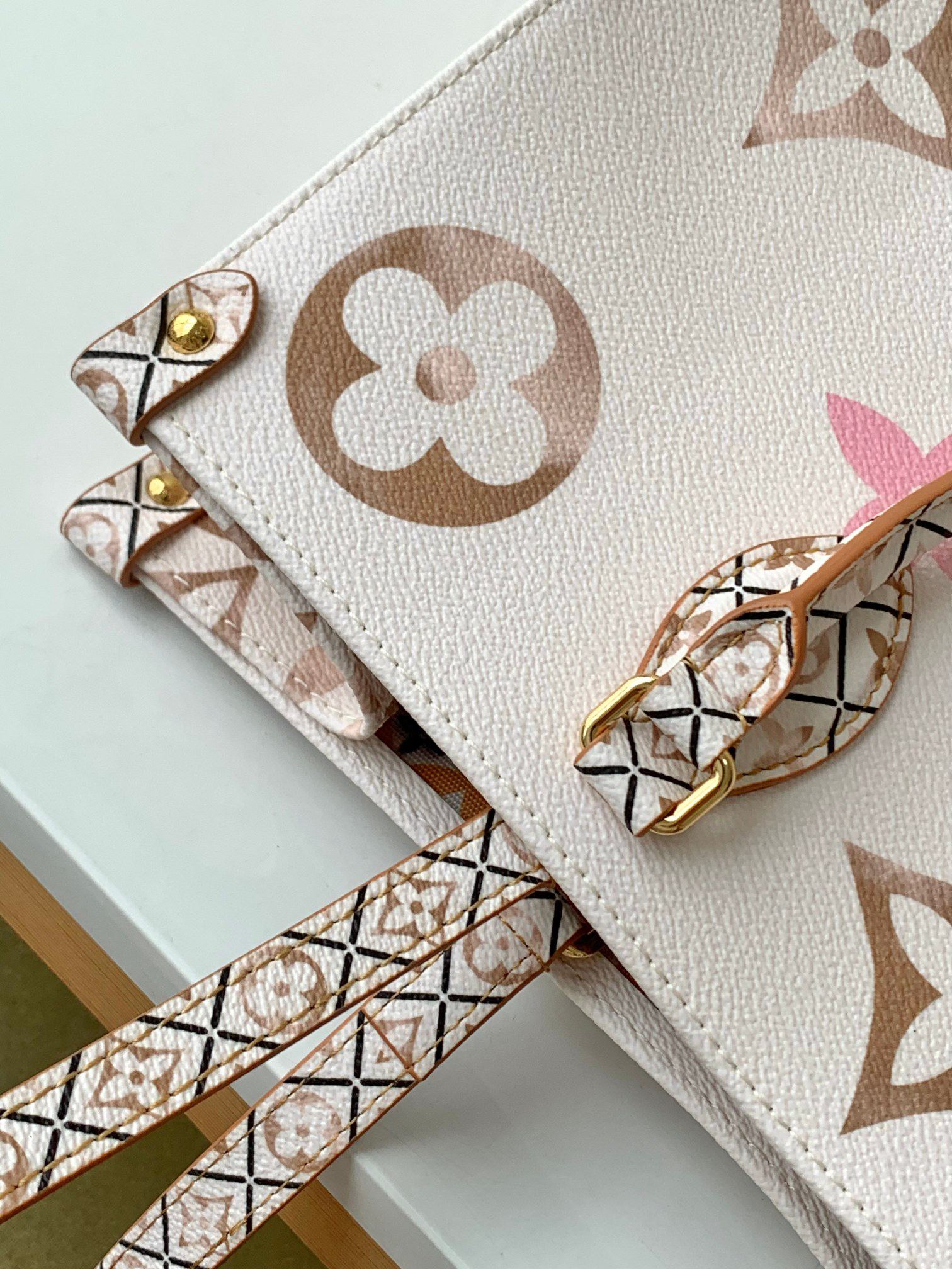 Louis Vuitton Onthego MM Monogram Tote Bag - Image 7