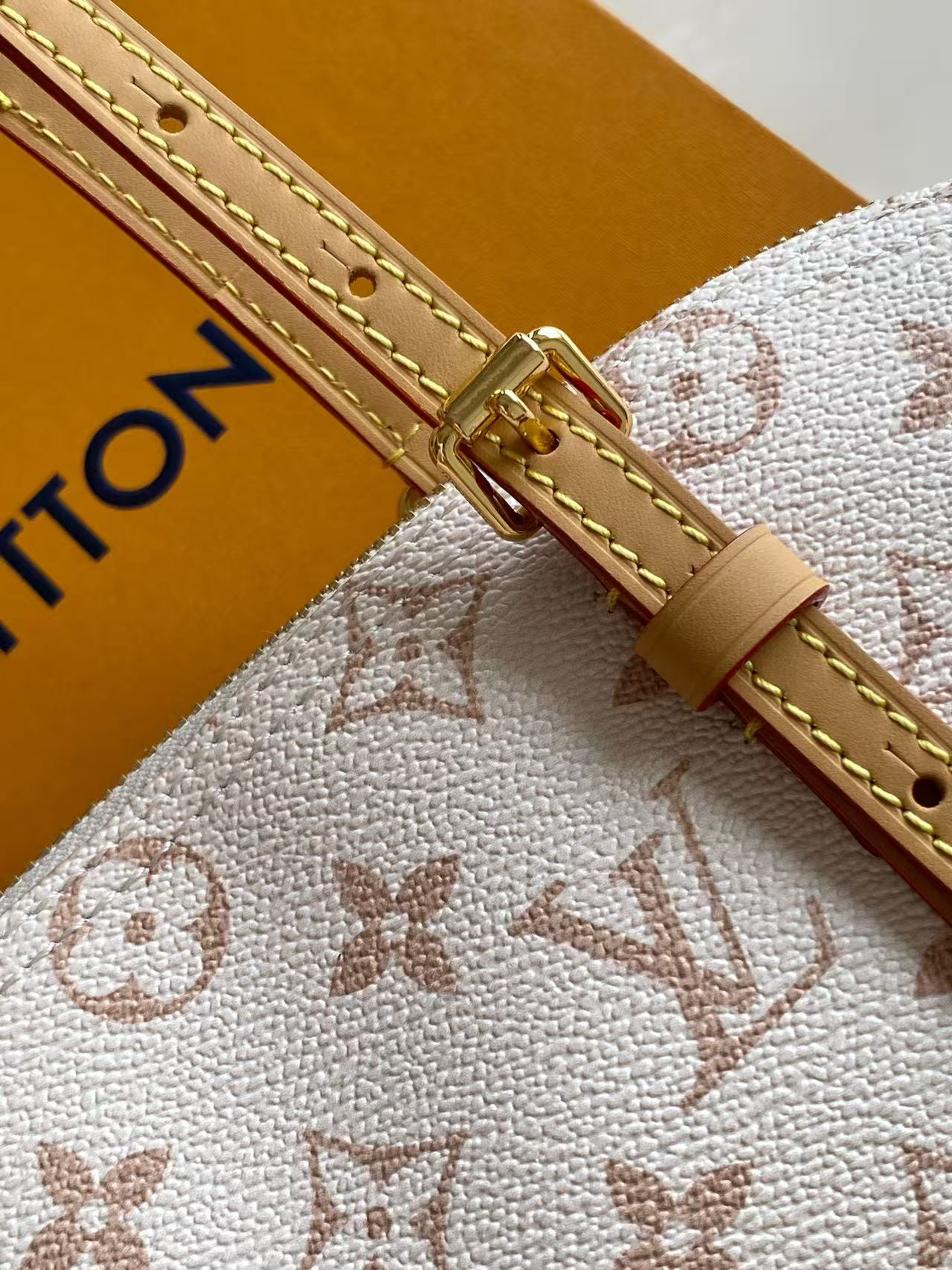 Louis Vuitton Cosmetic Makeup Pouch M28953 - Image 7