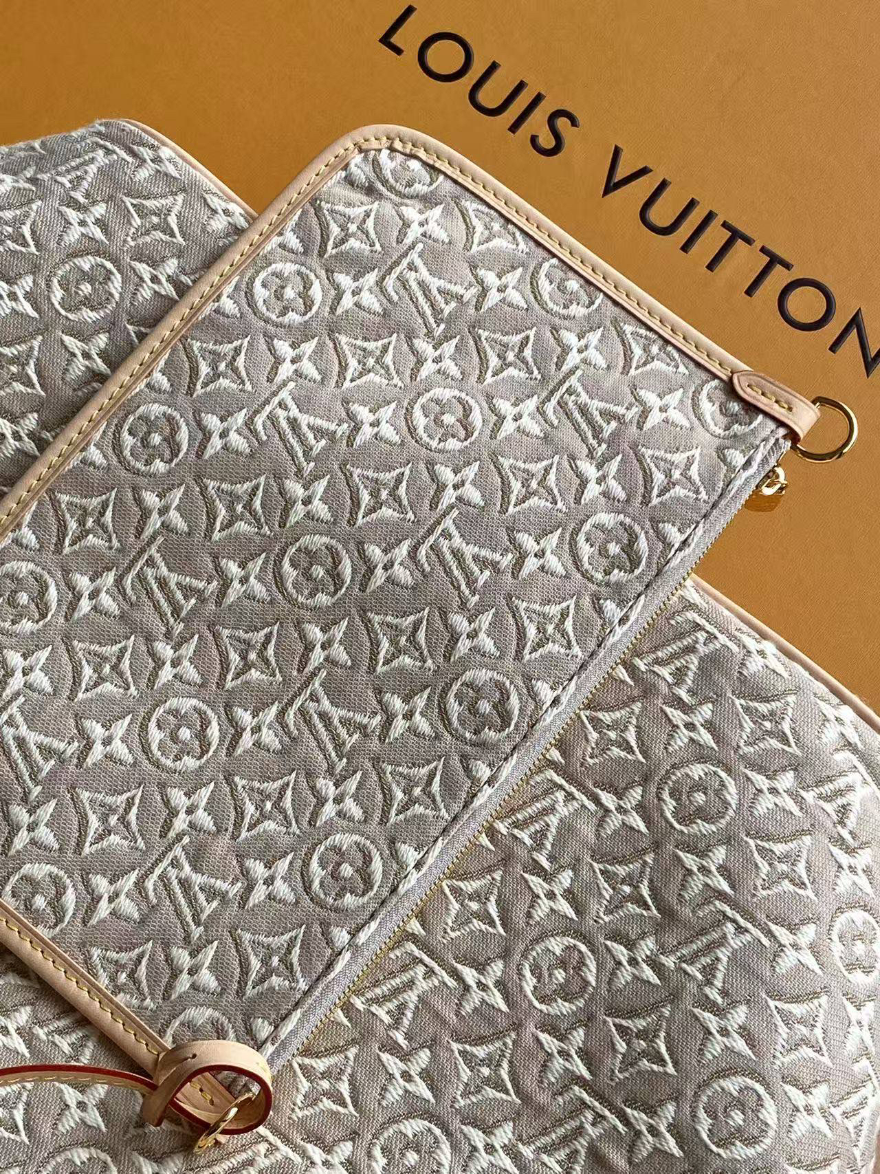 Louis Vuitton Neverfull MM Tote Bag in Monogram Embleme Peuplier - Image 7