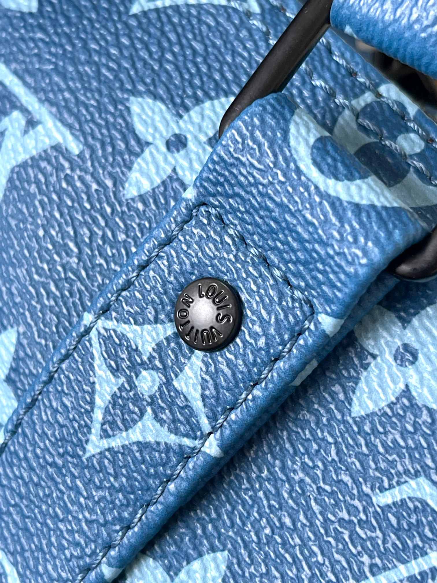 Louis Vuitton Keepall Bandoulière 25 Blue Leather-Trimmed Canvas Shoulder Bag - Image 7