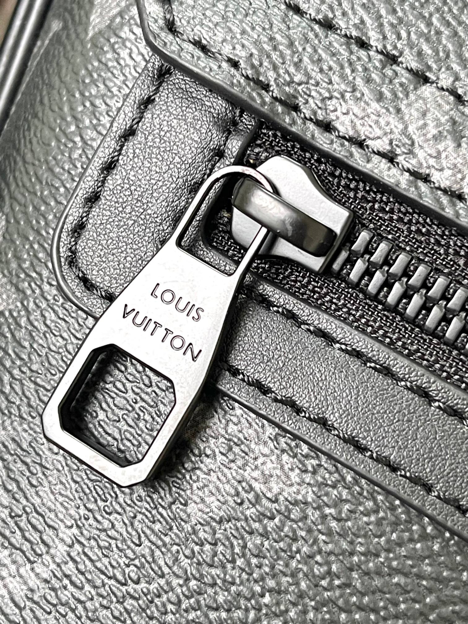 Louis Vuitton S-Cape M46794 Monogram Taurillon Leather Crossbody Bag - Image 7