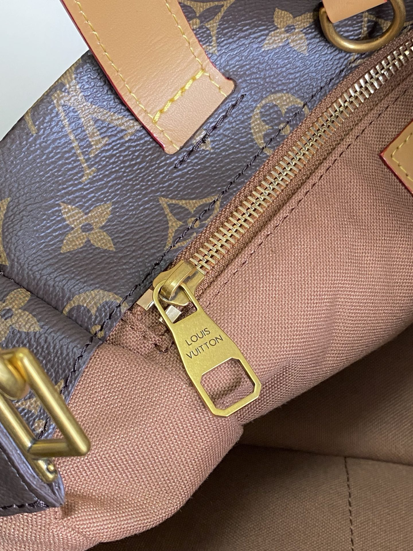 Louis Vuitton Leather Top-Handle Handbag with Detachable Shoulder Strap - Image 7
