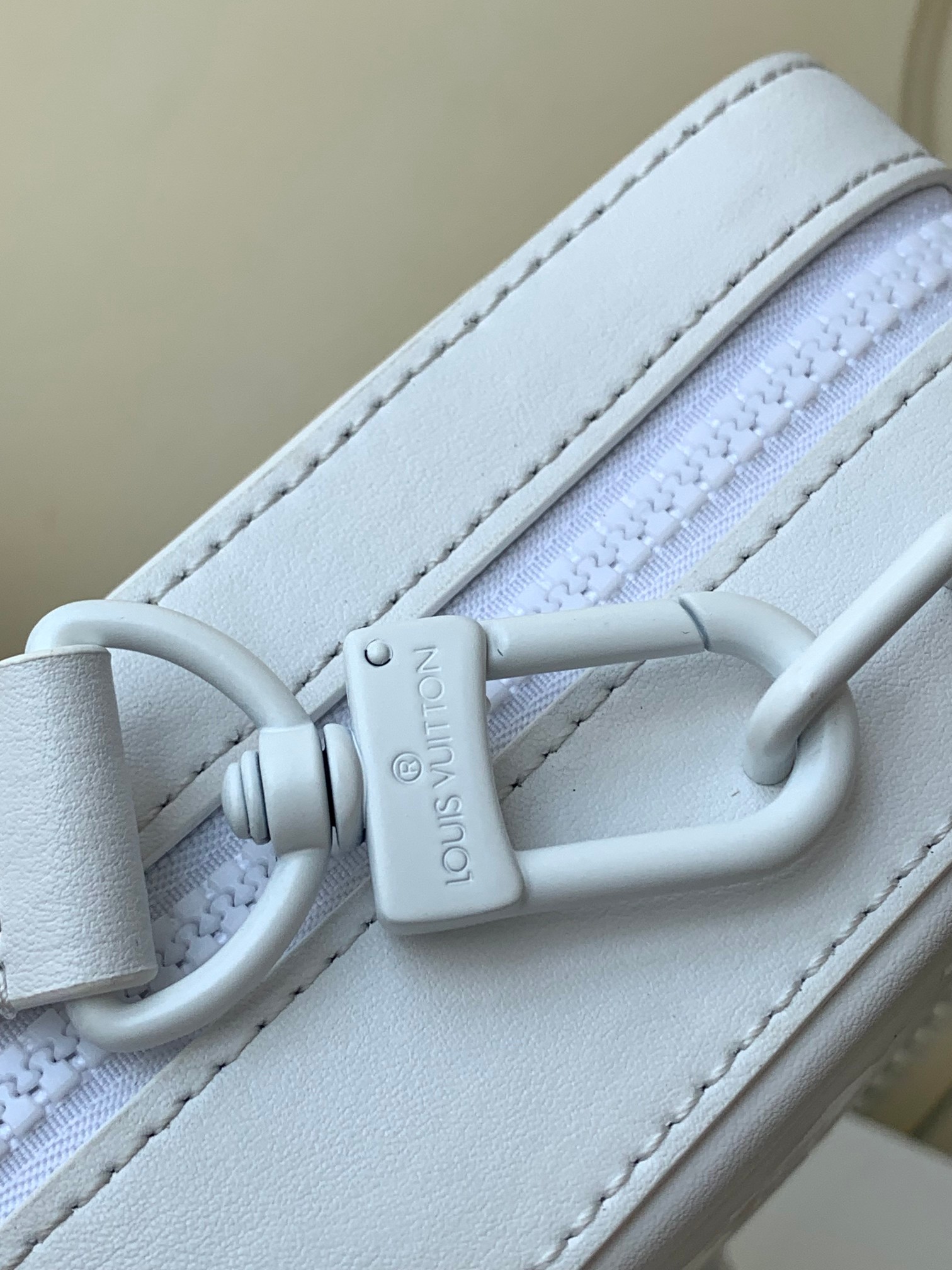 Handle Soft Trunk Handbag - White and Black - Image 7