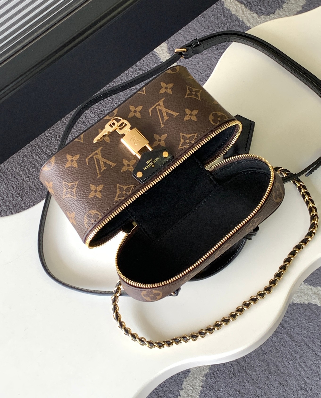 Louis Vuitton M47125 Vanity Chain Pouch - Image 7