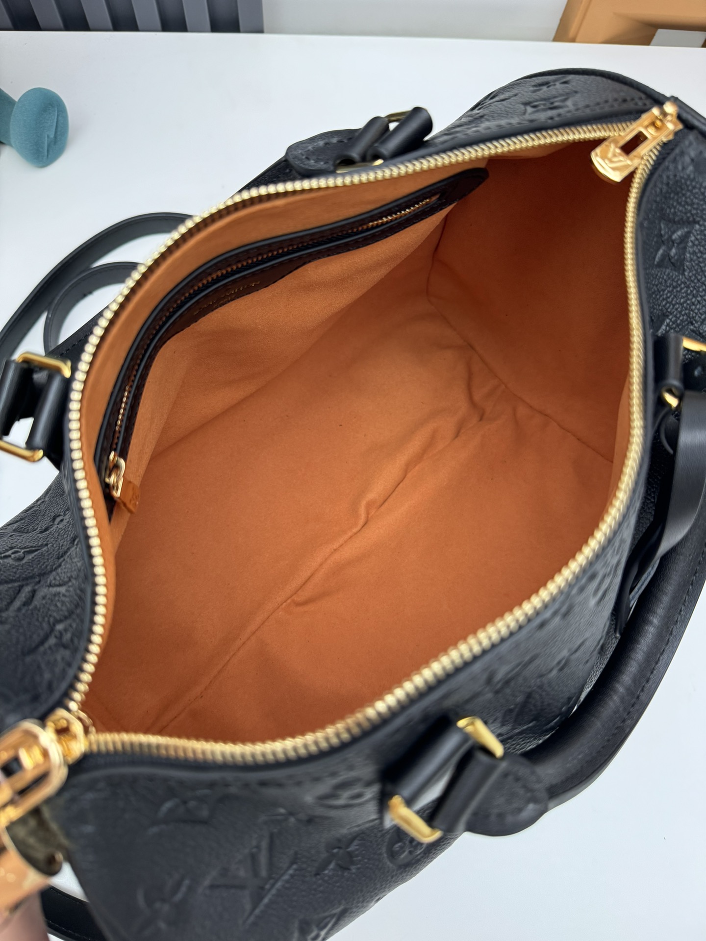 Louis Vuitton Speedy Soft 30 Handbag - Image 7