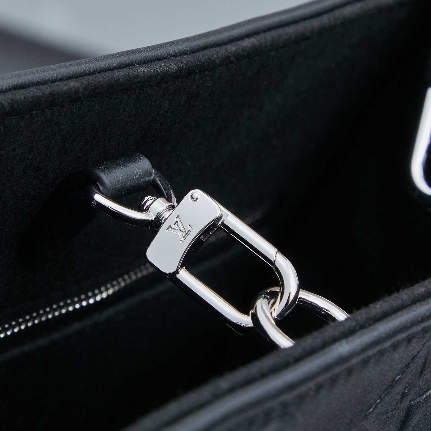 Louis Vuitton OnTheGo Small Handbag M14576 - Image 7
