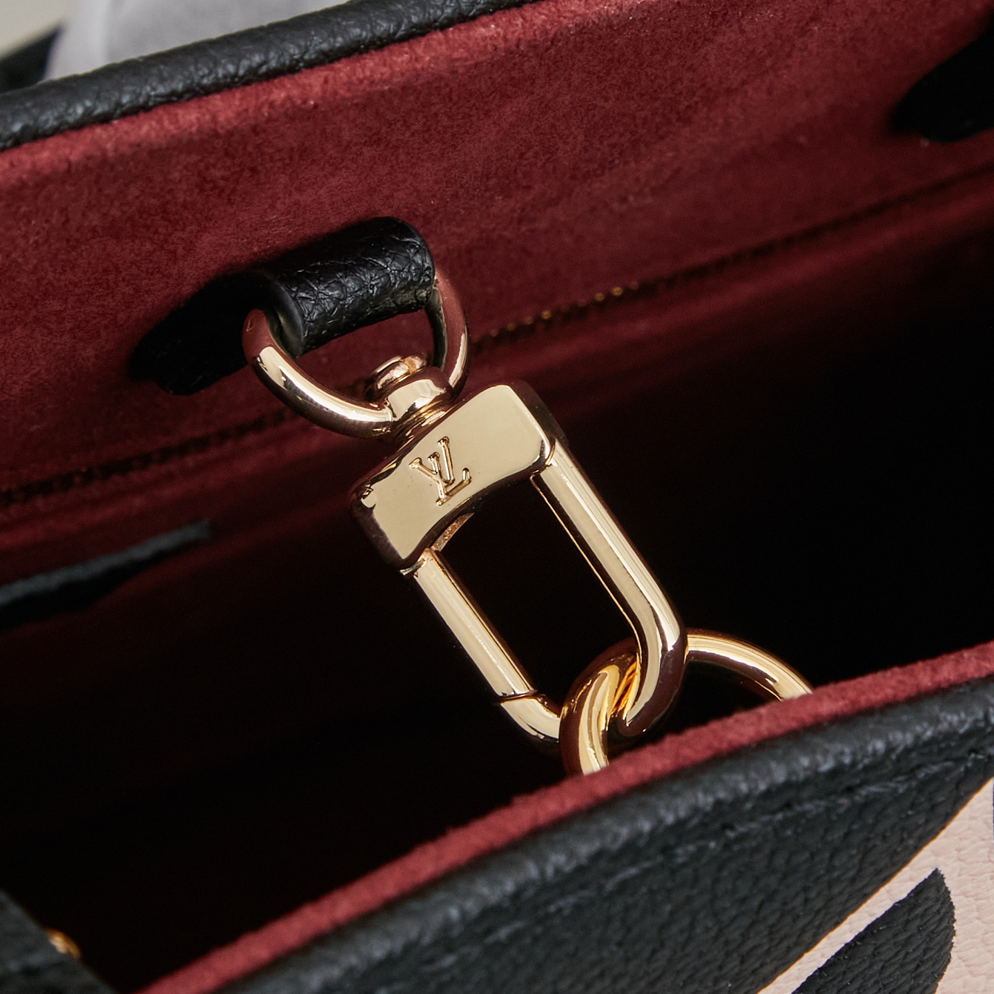 Louis Vuitton Onthego Large Handbag in Black Monogram - Image 7
