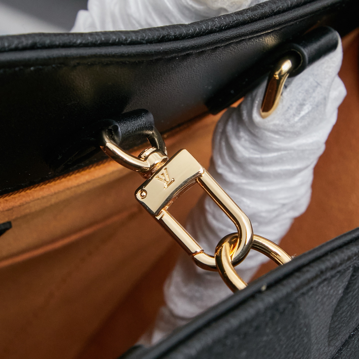 Louis Vuitton OnTheGo MM Monogram Empreinte Leather Tote Bag - Image 7
