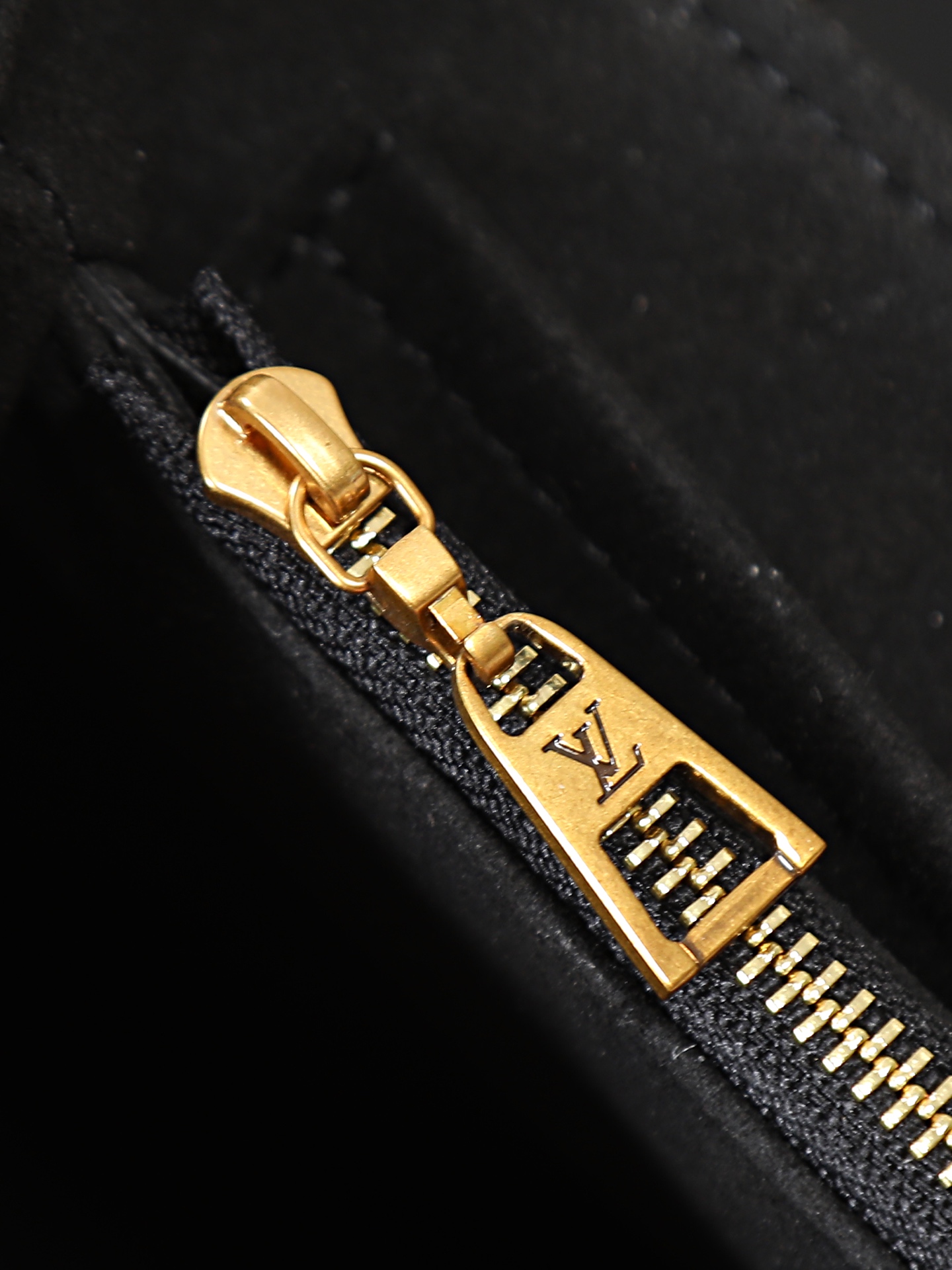 Louis Vuitton New Wave Chain Shoulder Bag M58552 - Image 7