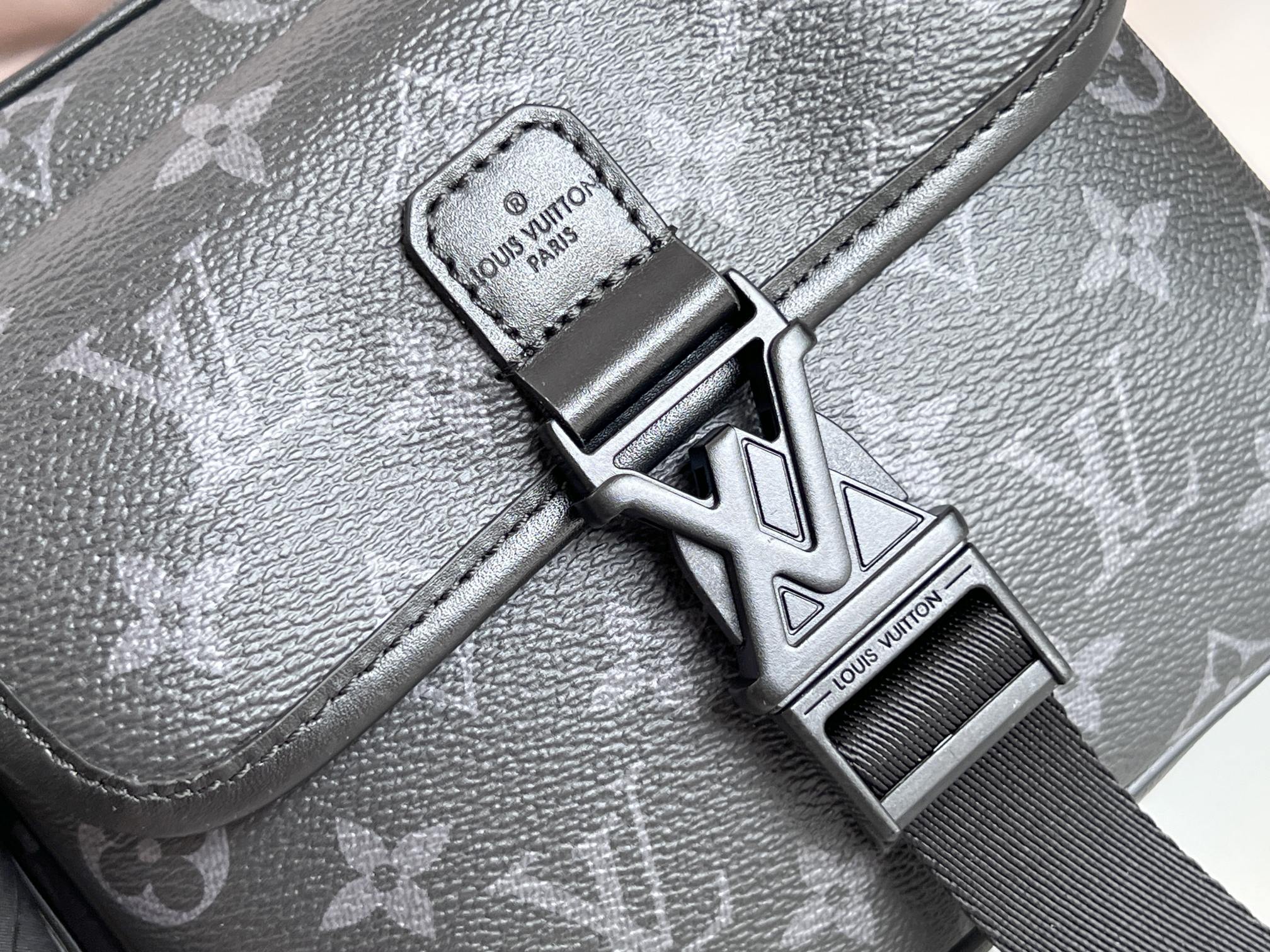 Louis Vuitton Getaway Messenger Bag M12518 - Image 7